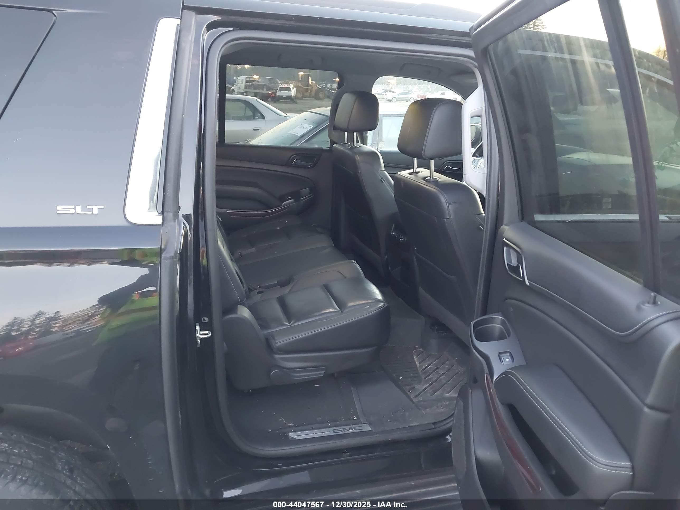 GMC YUKON image 8