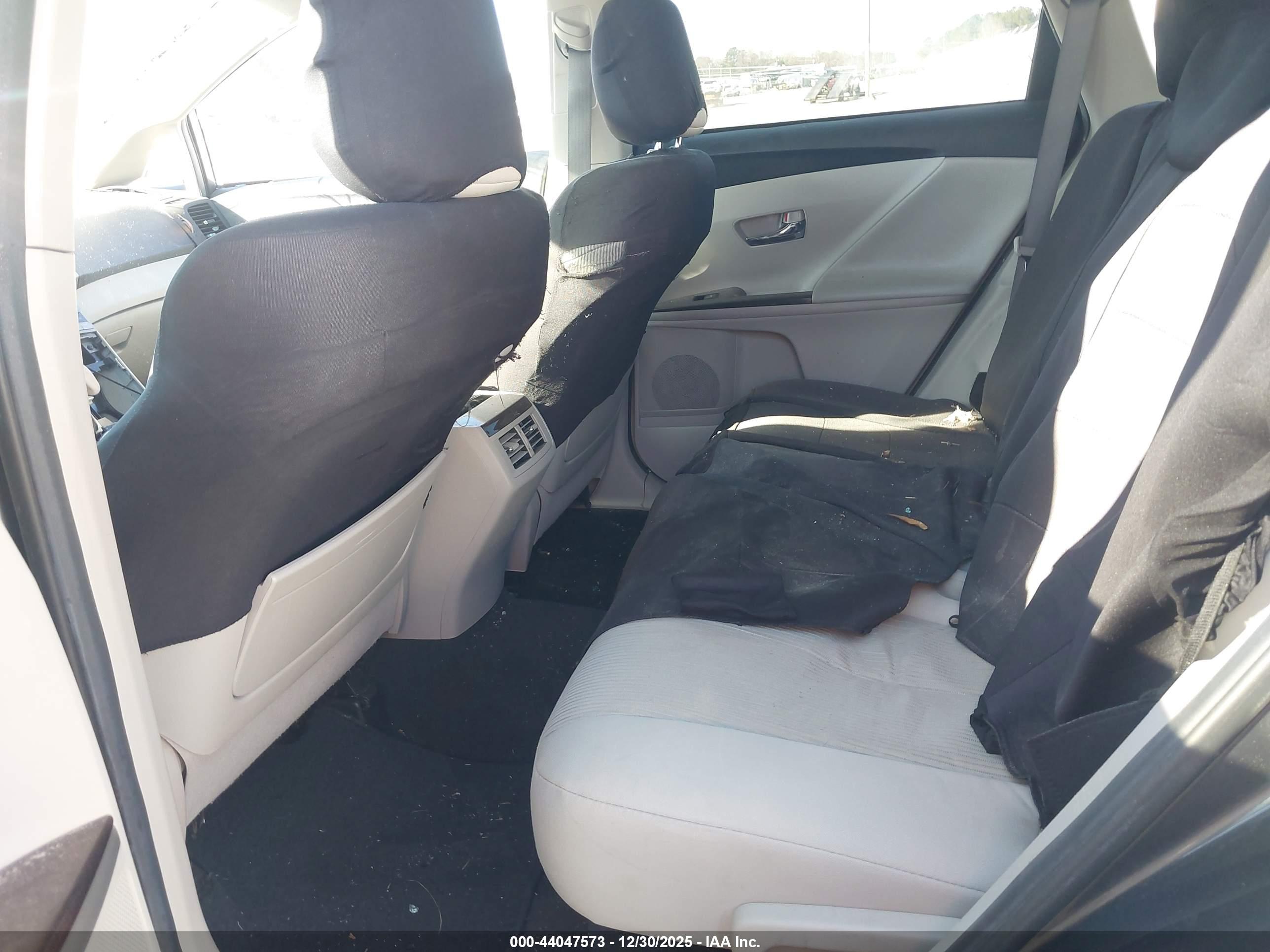 TOYOTA VENZA image 8