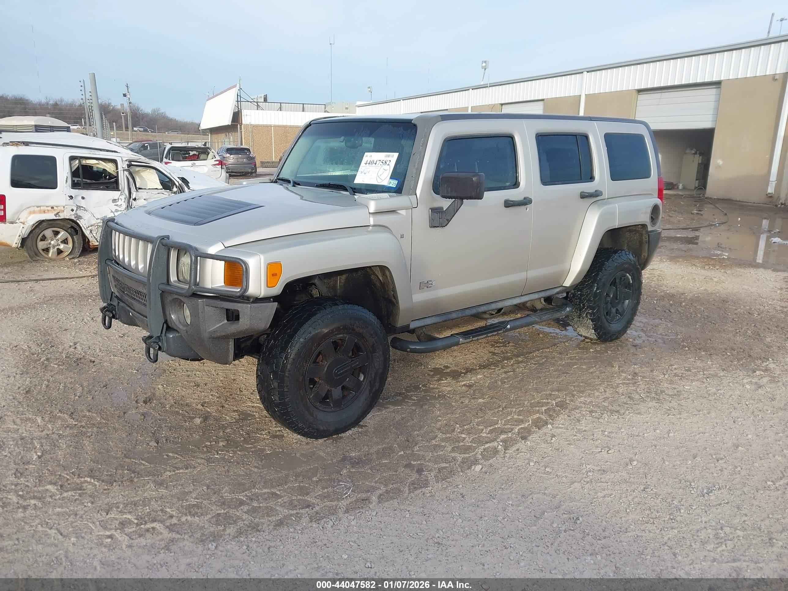 HUMMER H3 image 2