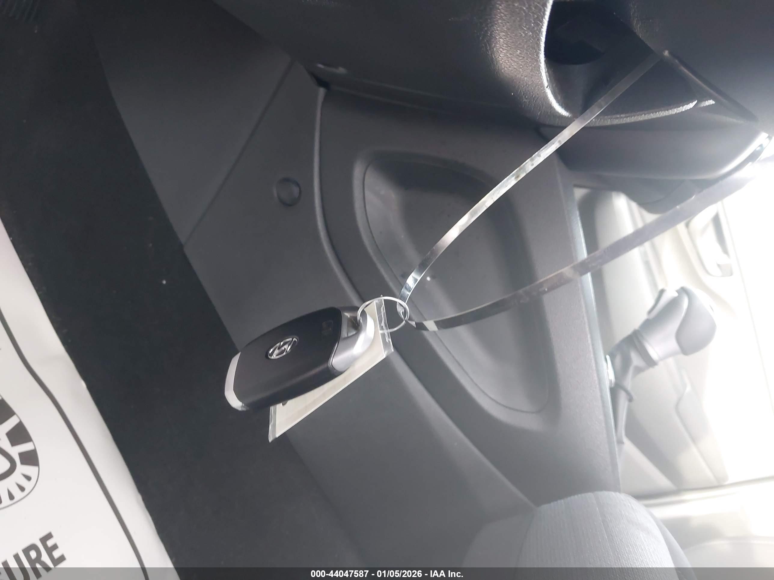 HYUNDAI KONA image 11