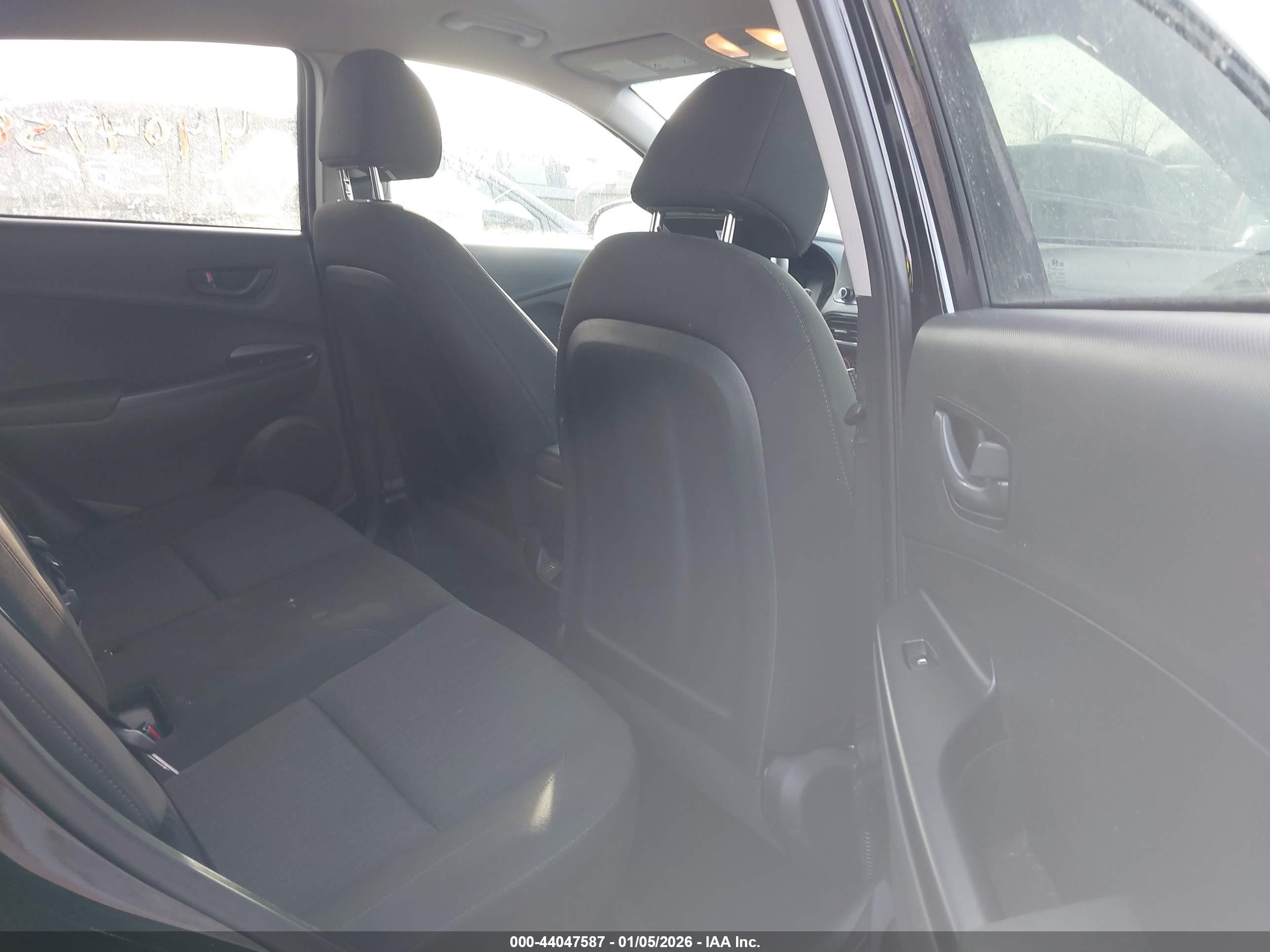 HYUNDAI KONA image 8