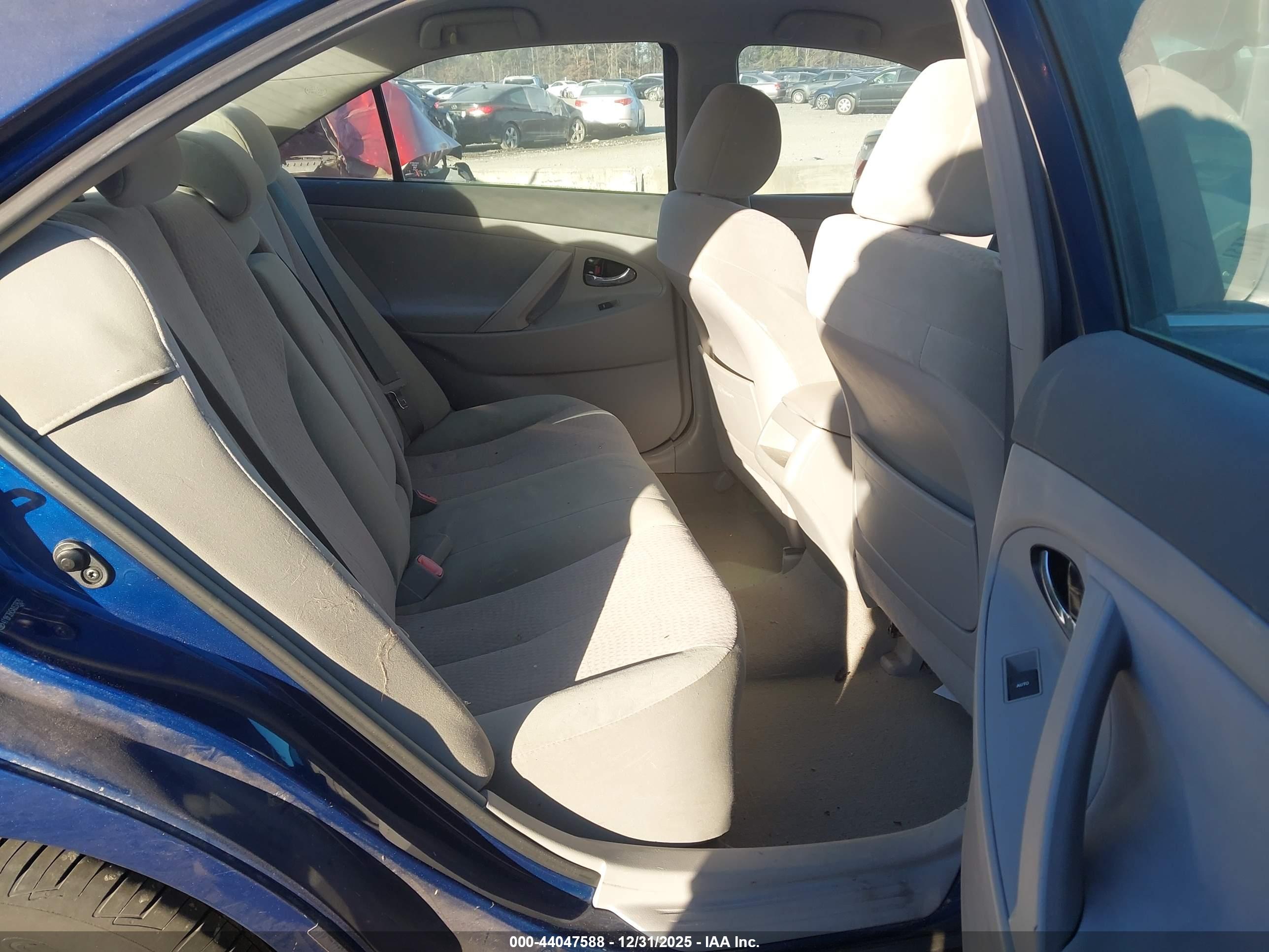 TOYOTA CAMRY image 8
