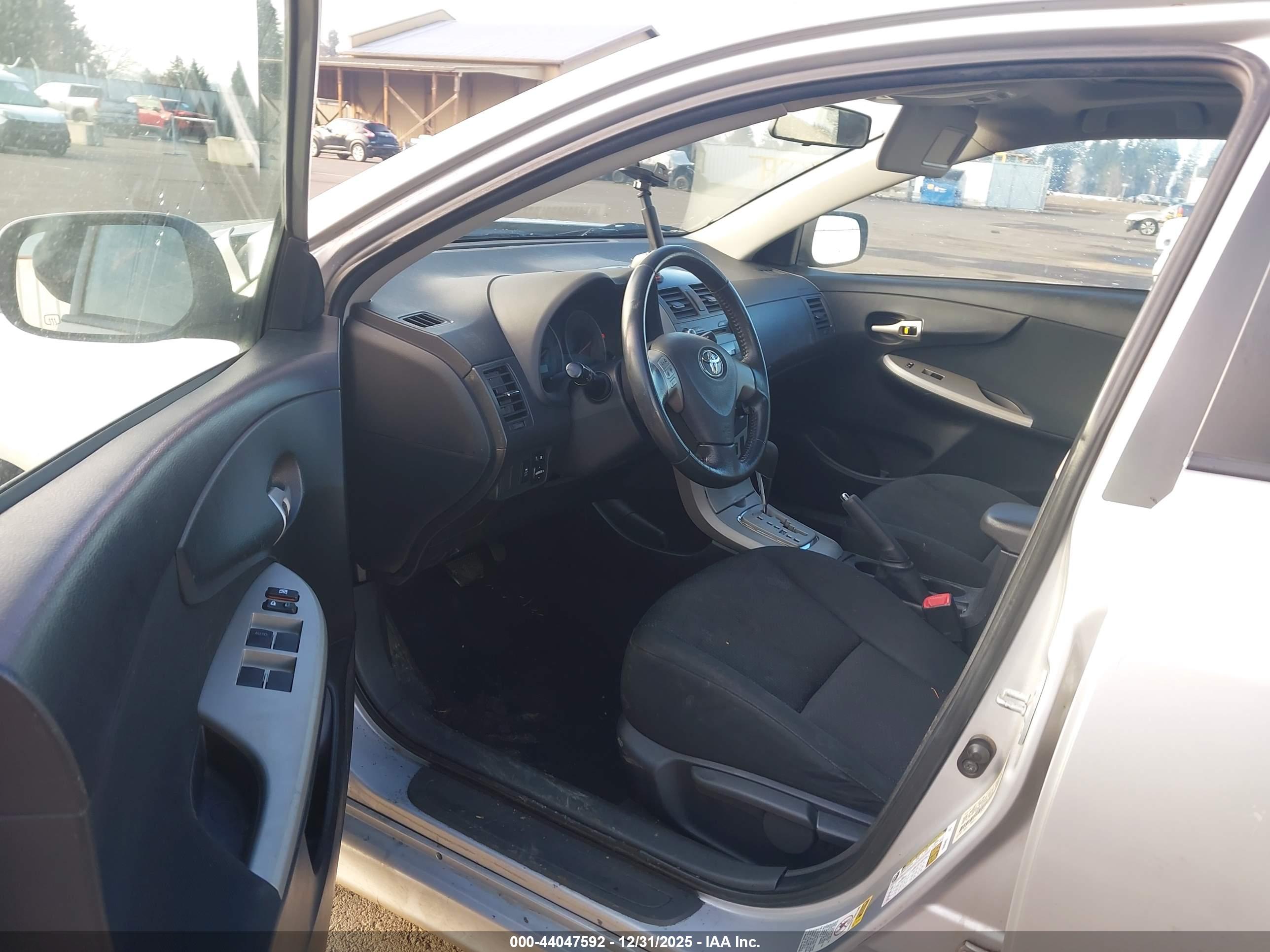 TOYOTA COROLLA image 5