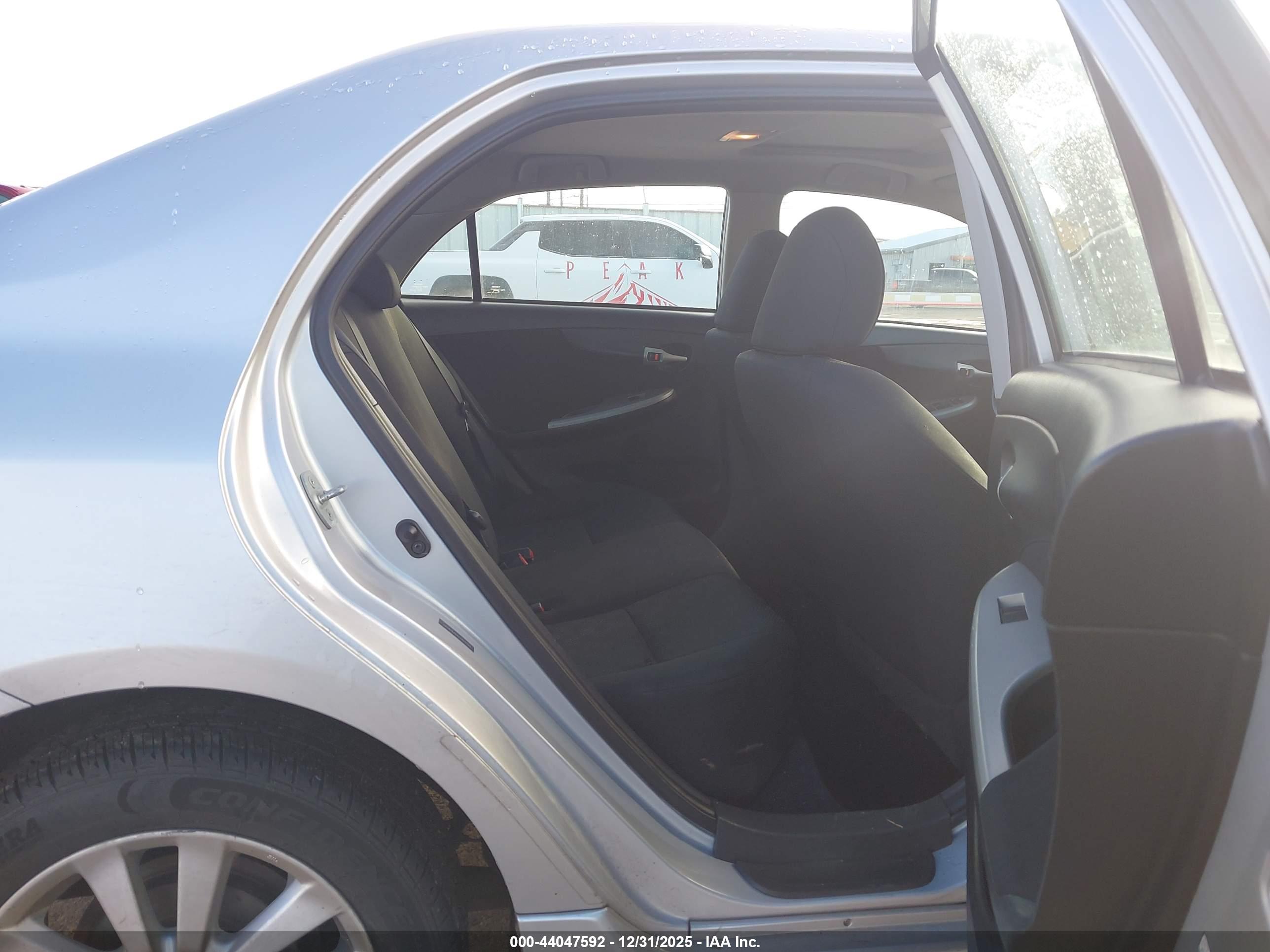 TOYOTA COROLLA image 8