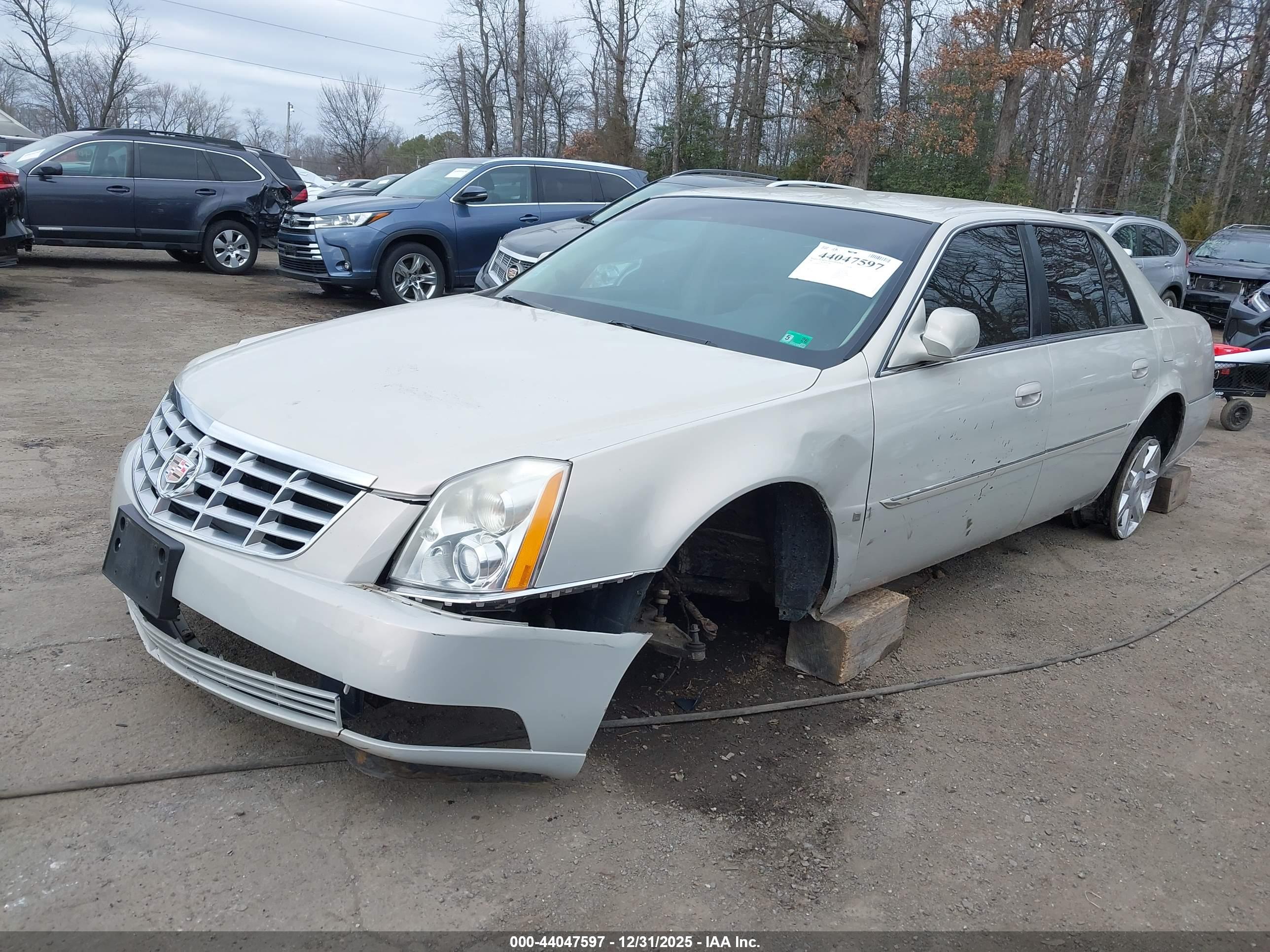 CADILLAC DTS image 2
