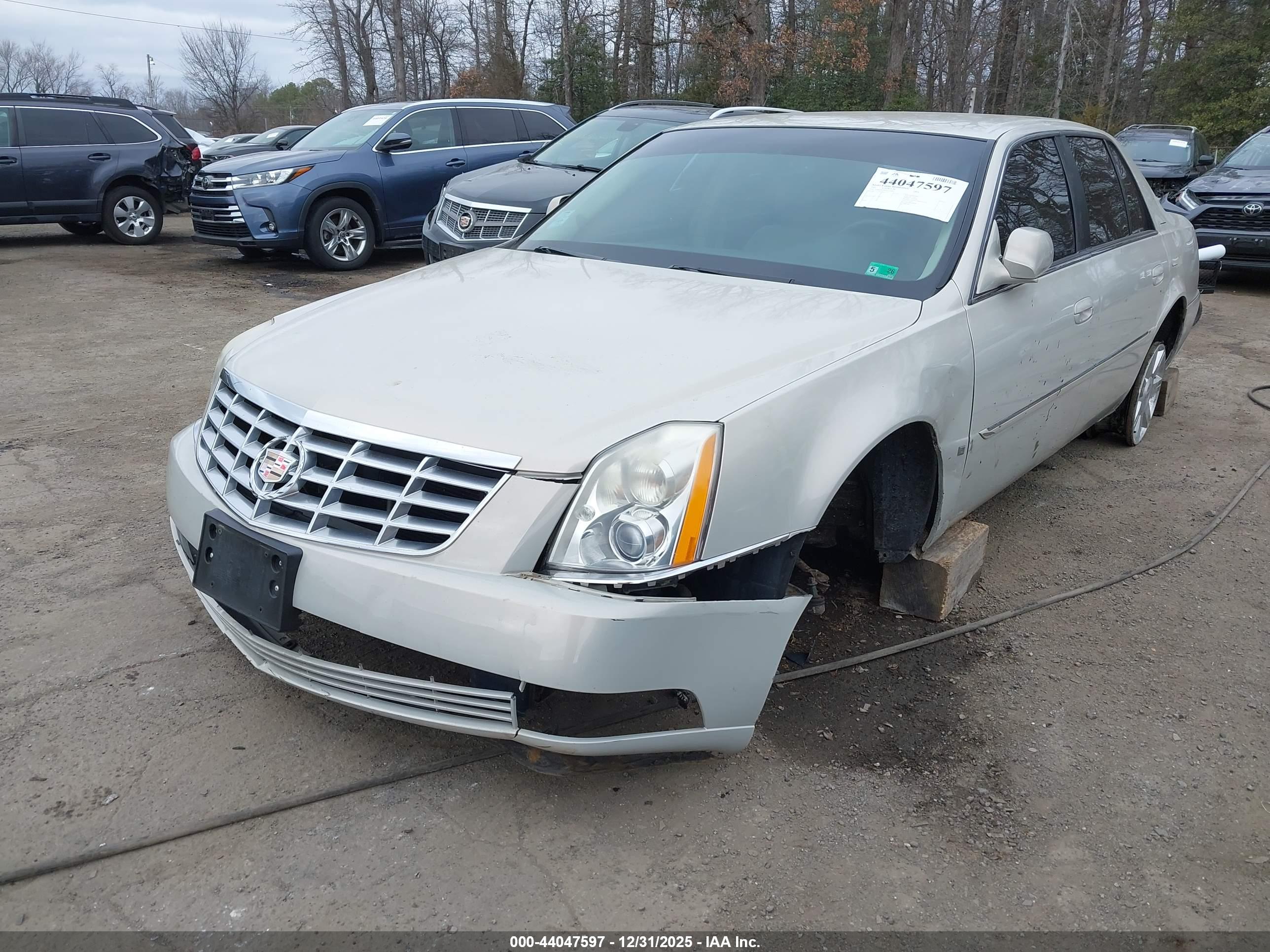 CADILLAC DTS image 6