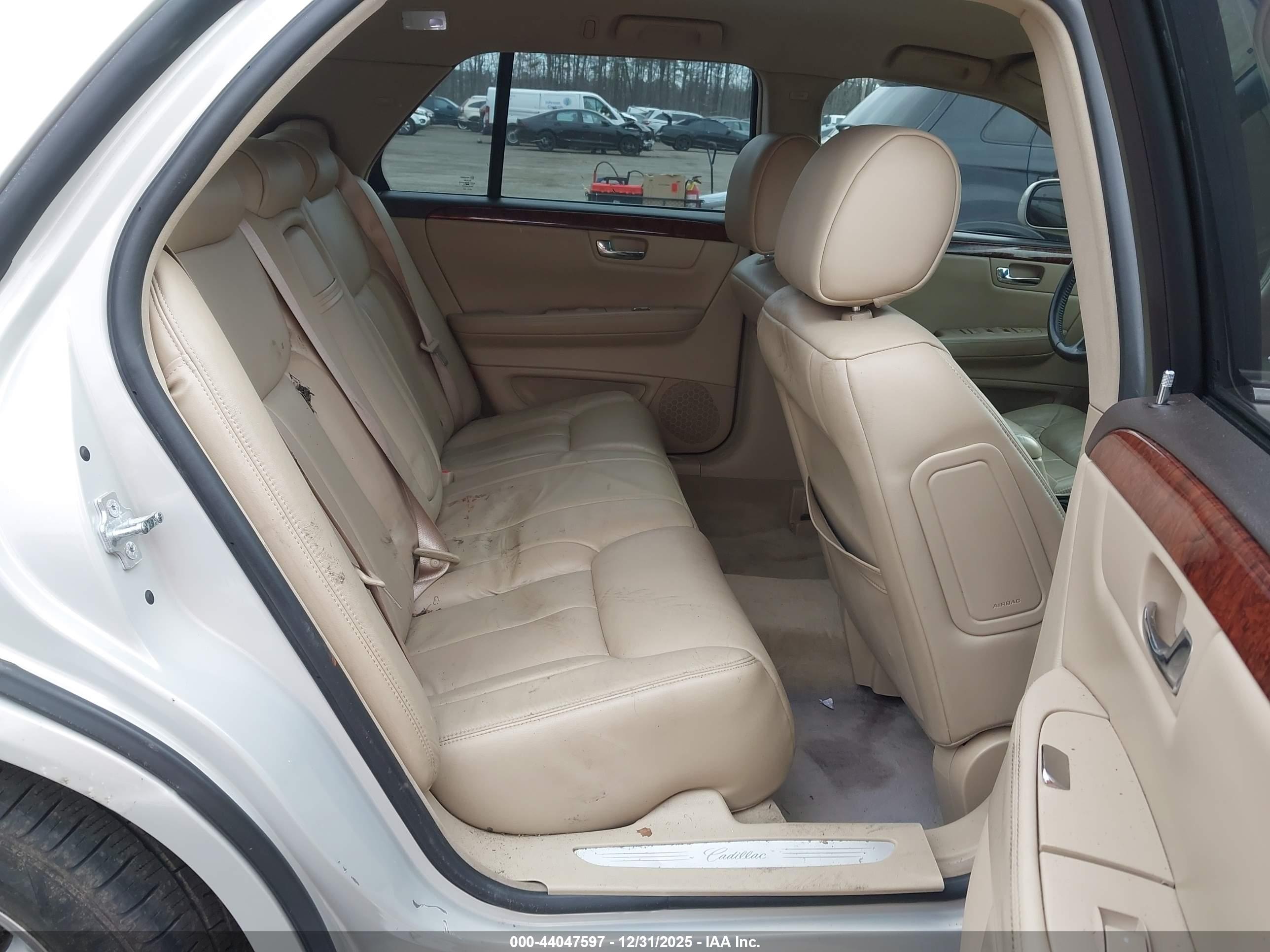 CADILLAC DTS image 8