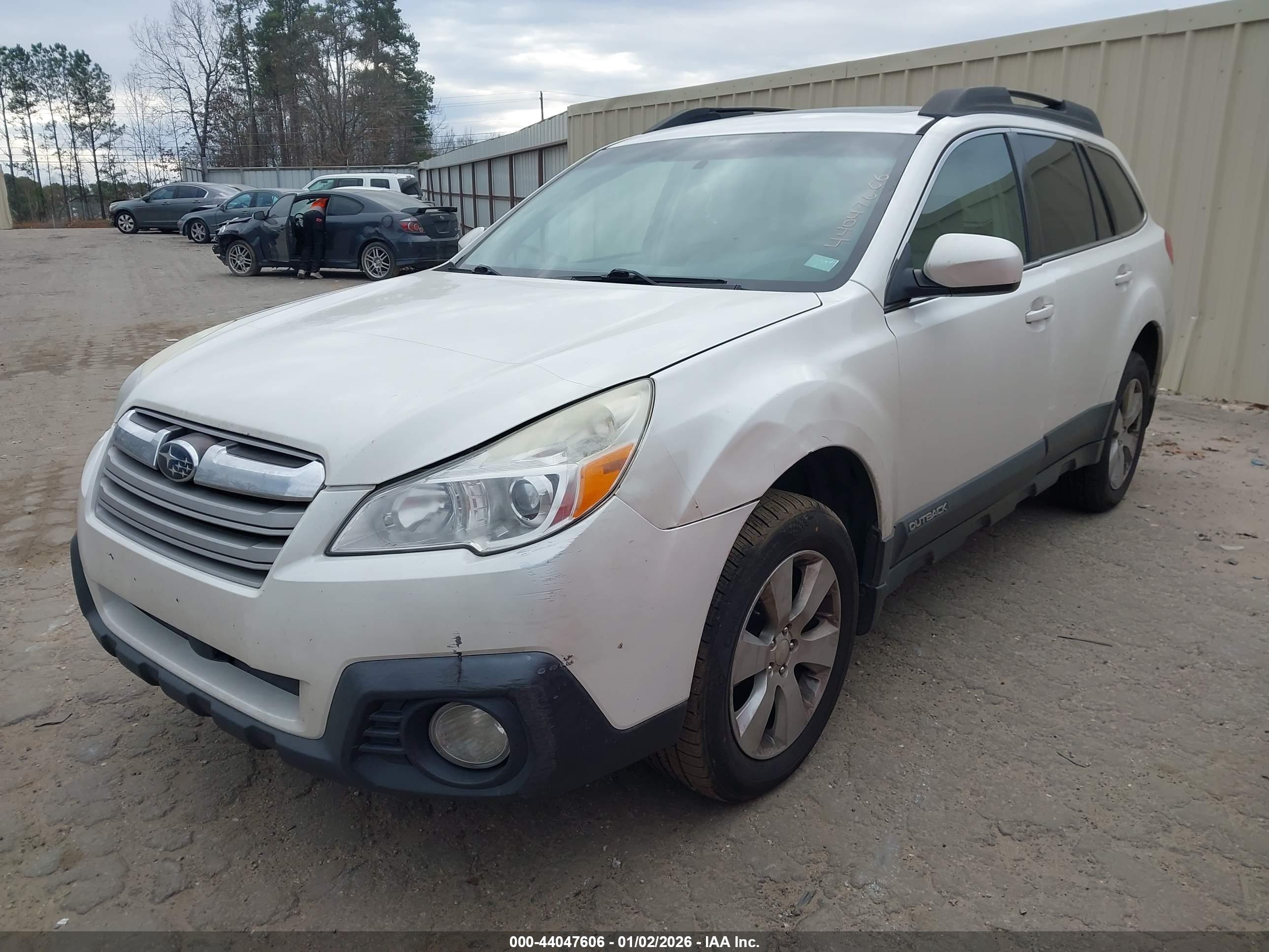 SUBARU OUTBACK image 2