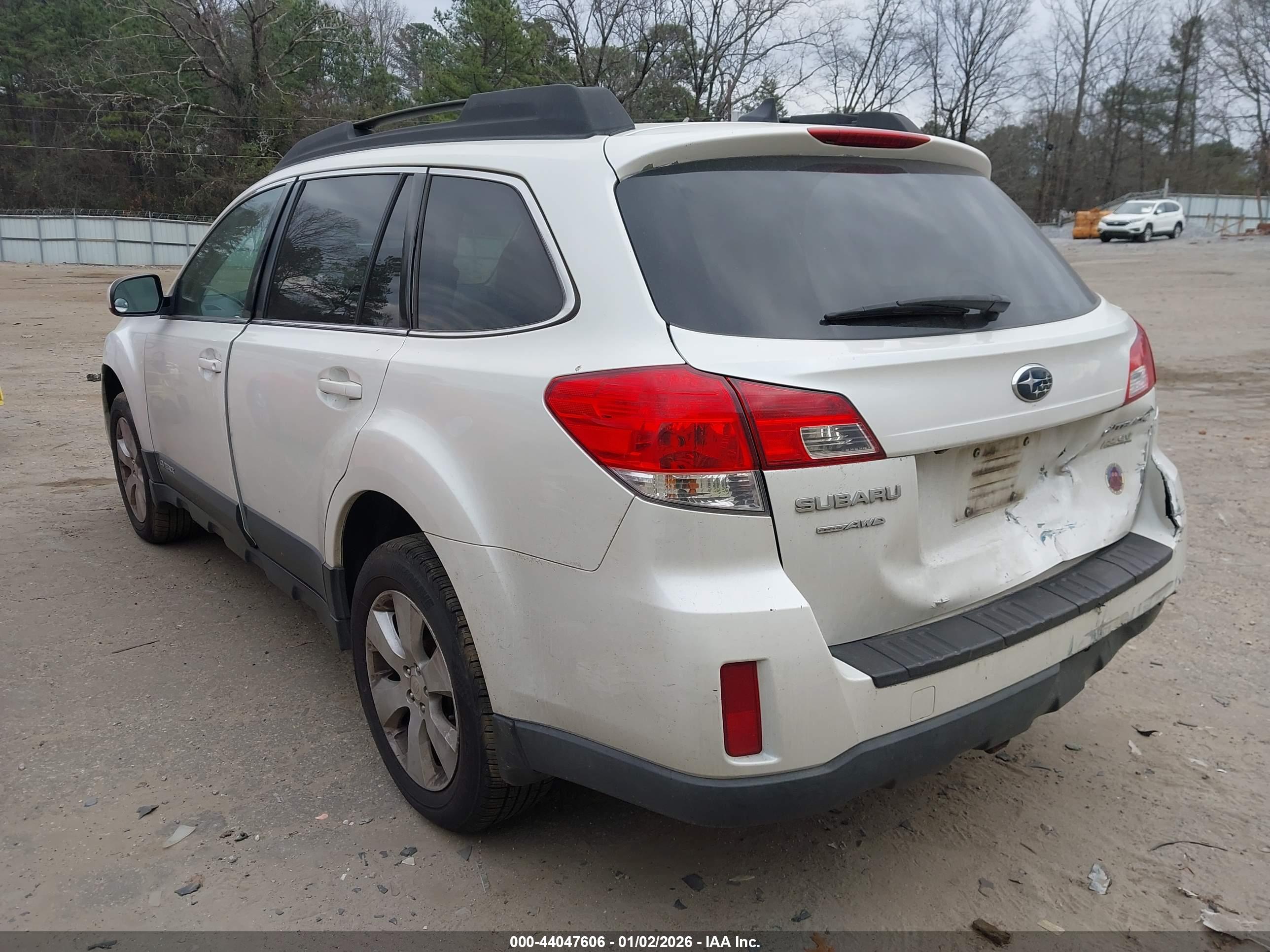 SUBARU OUTBACK image 3