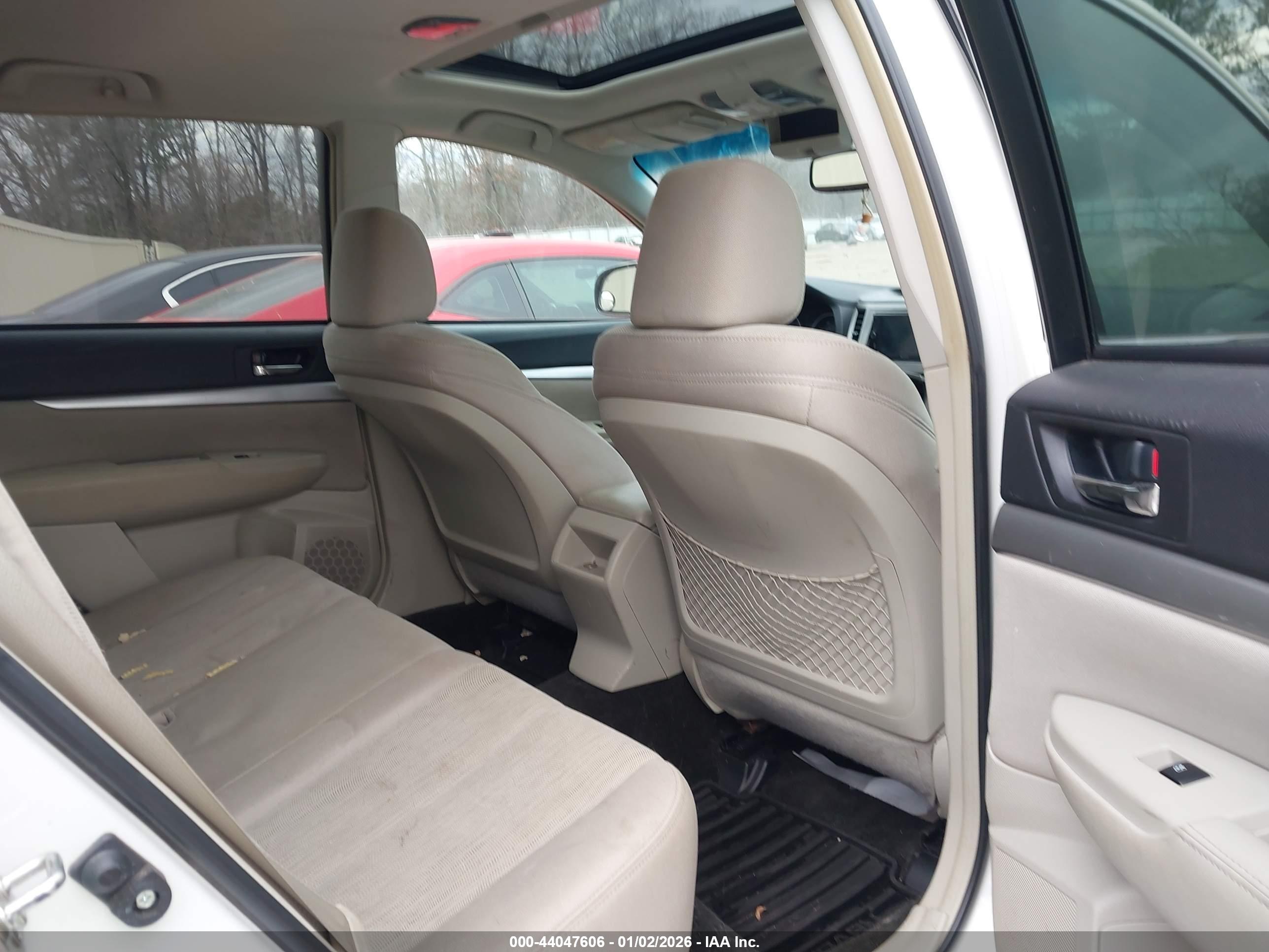 SUBARU OUTBACK image 8