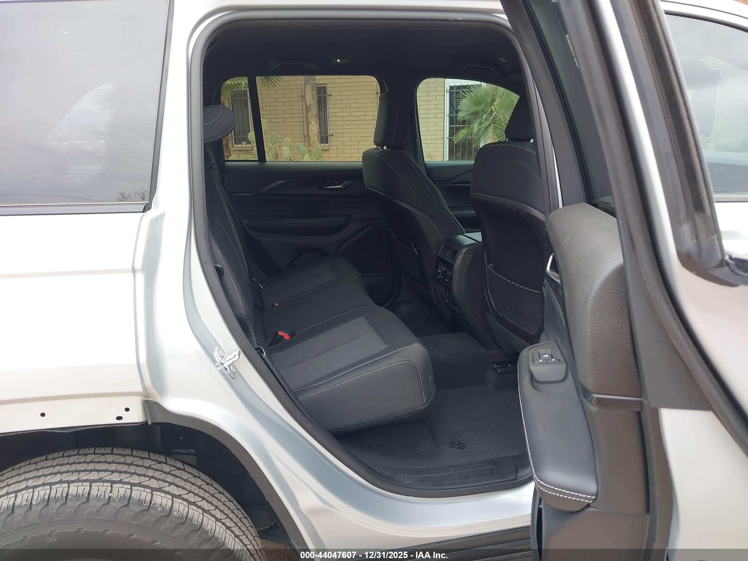 JEEP GRAND image 8