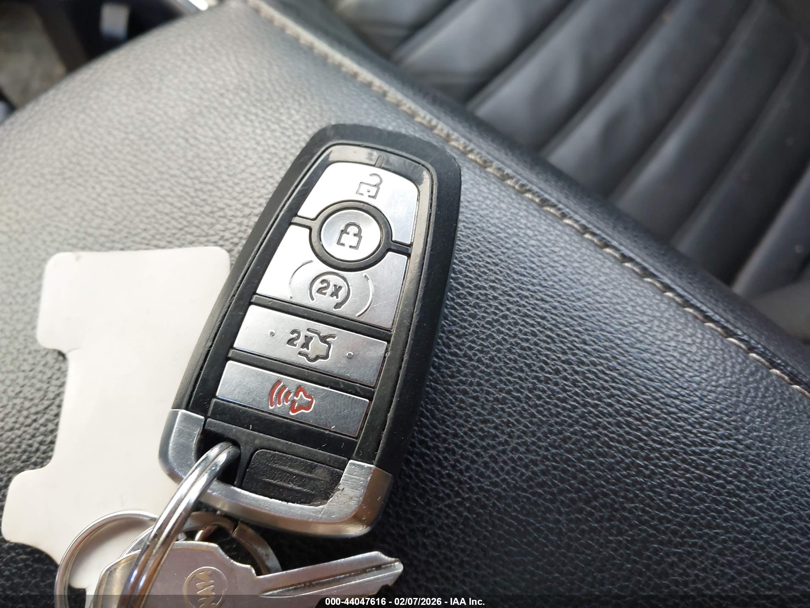 FORD FUSION image 11