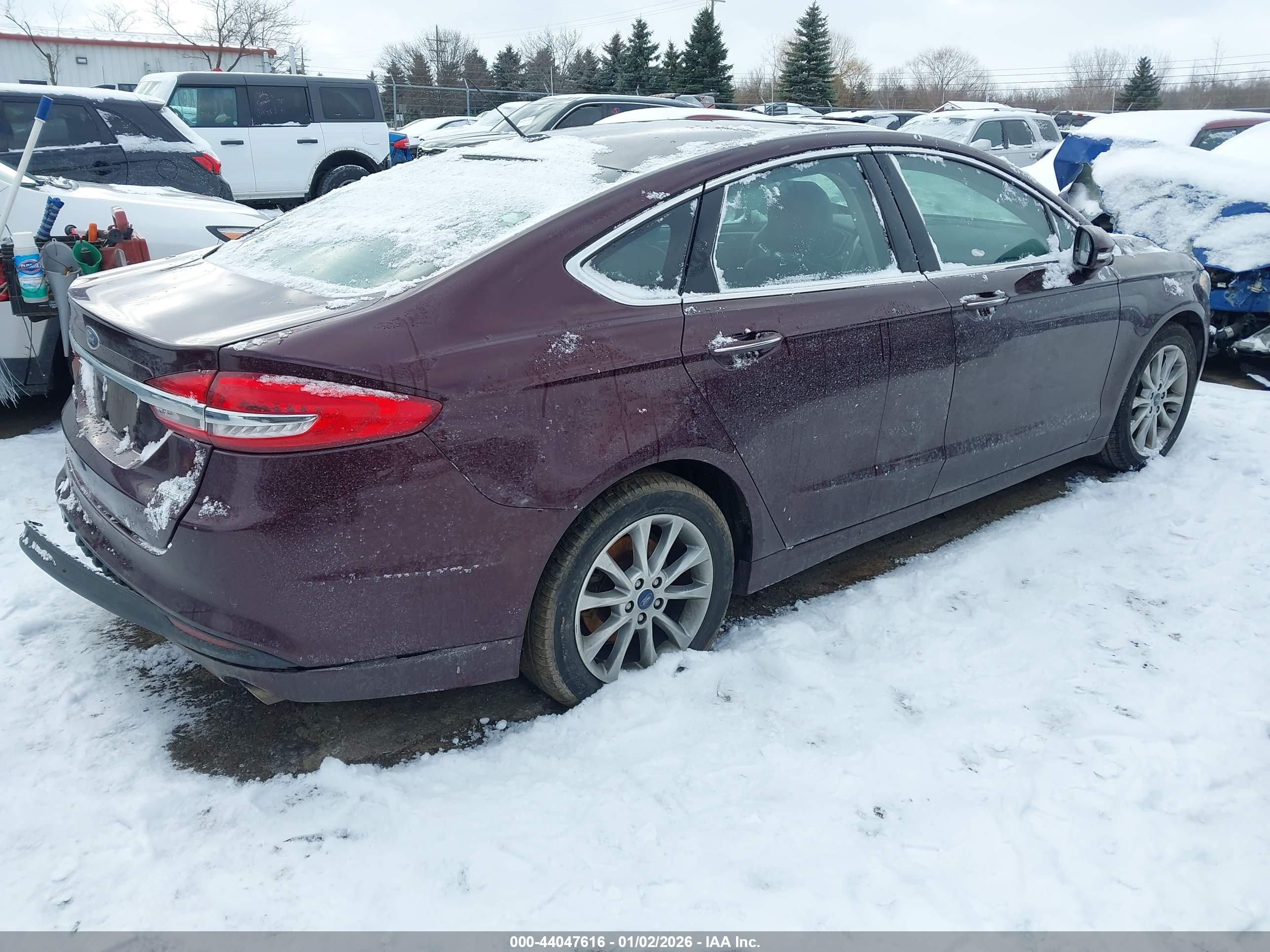 FORD FUSION image 4