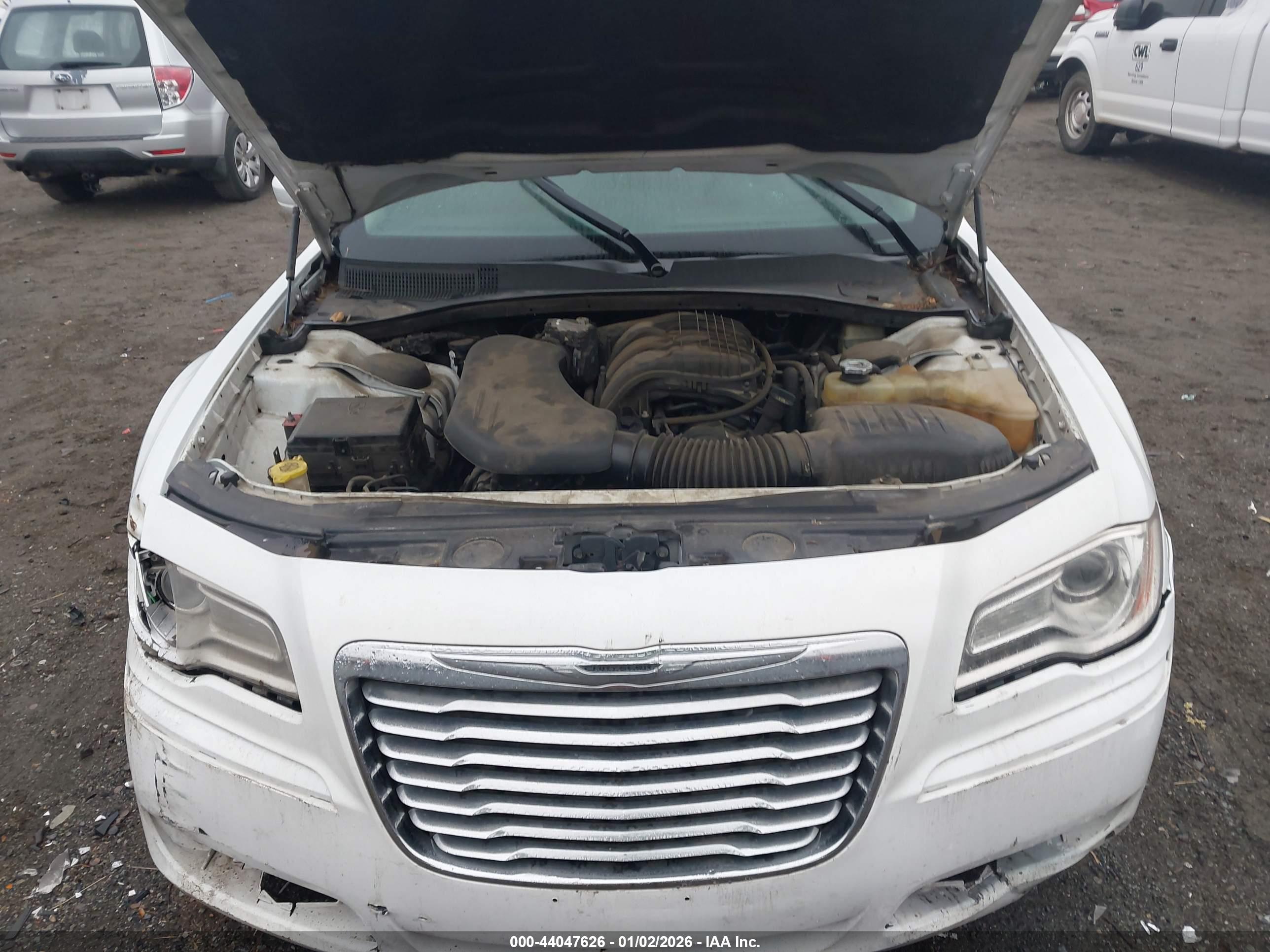 CHRYSLER 300 image 10