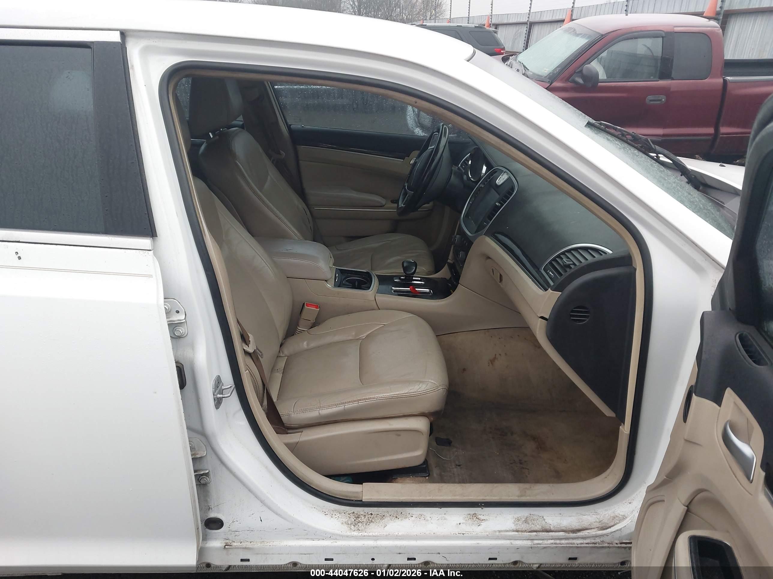 CHRYSLER 300 image 5