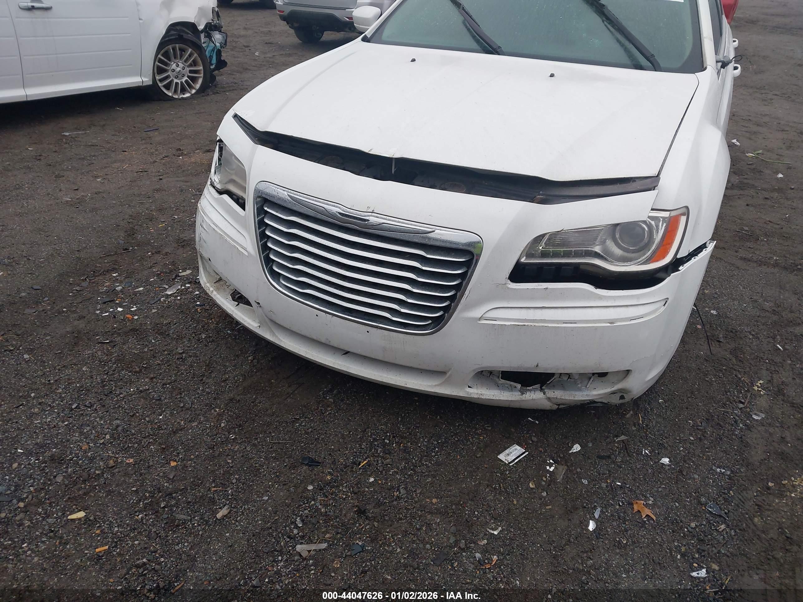 CHRYSLER 300 image 6