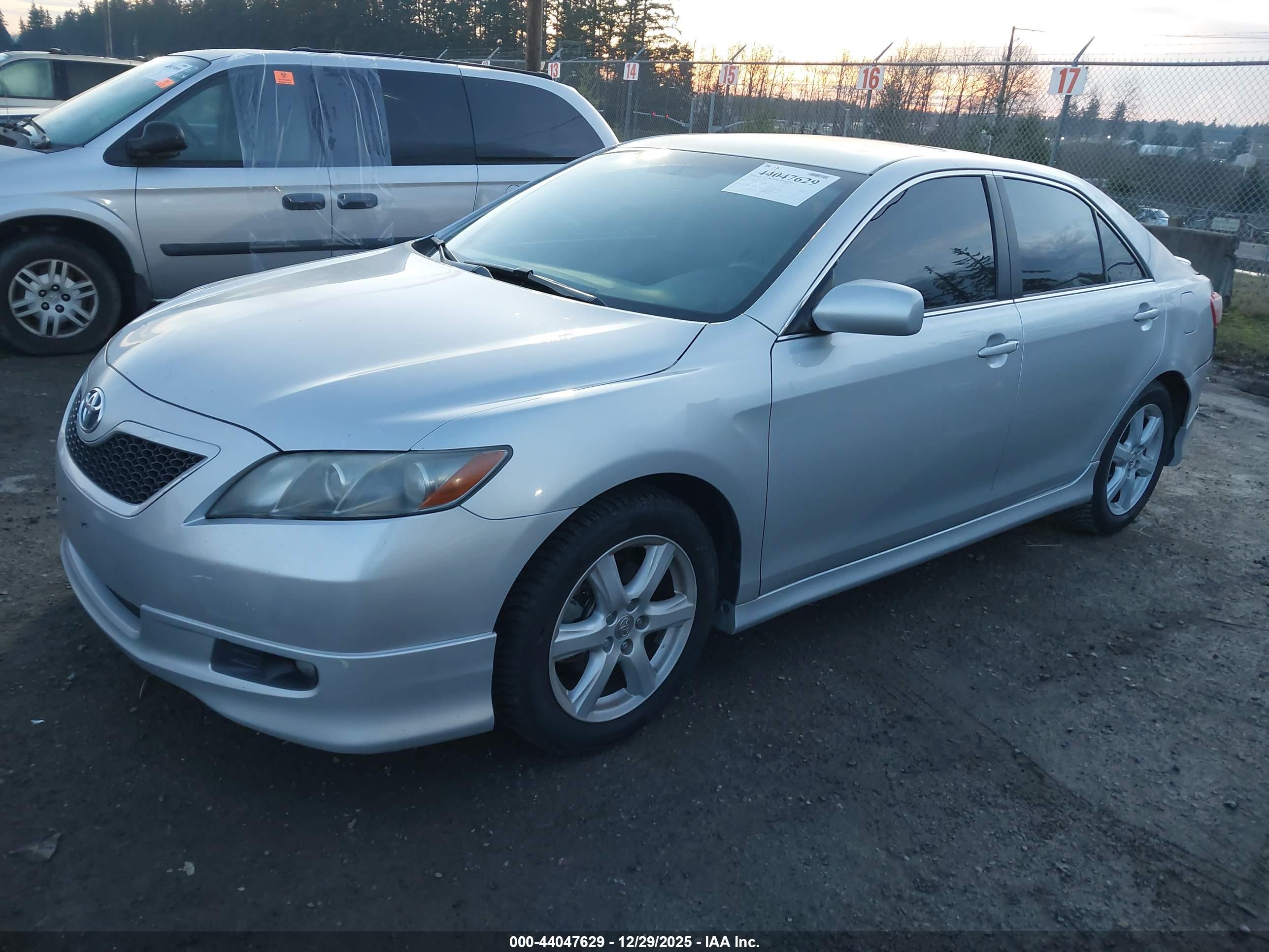 TOYOTA CAMRY image 2