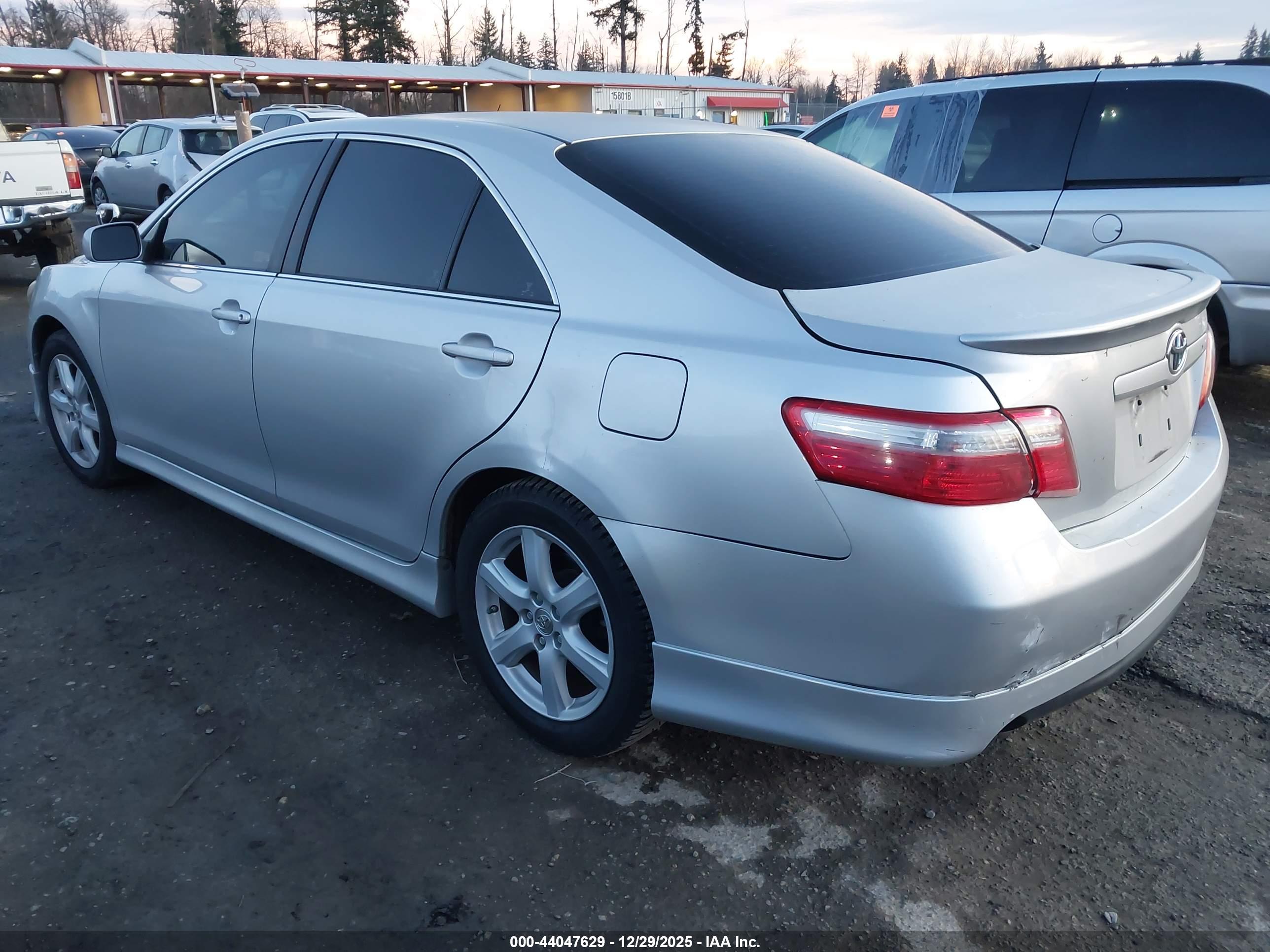 TOYOTA CAMRY image 3