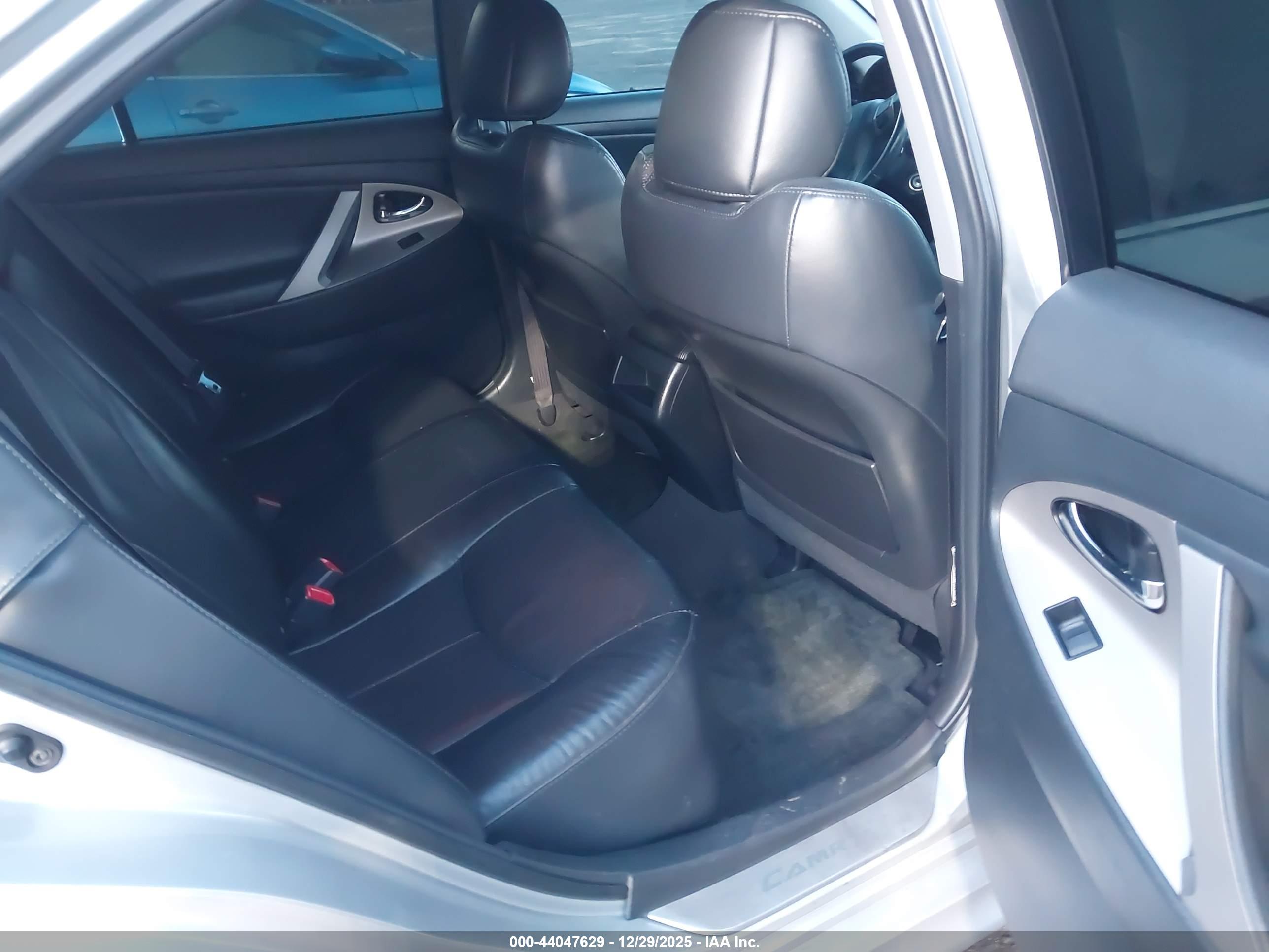 TOYOTA CAMRY image 8
