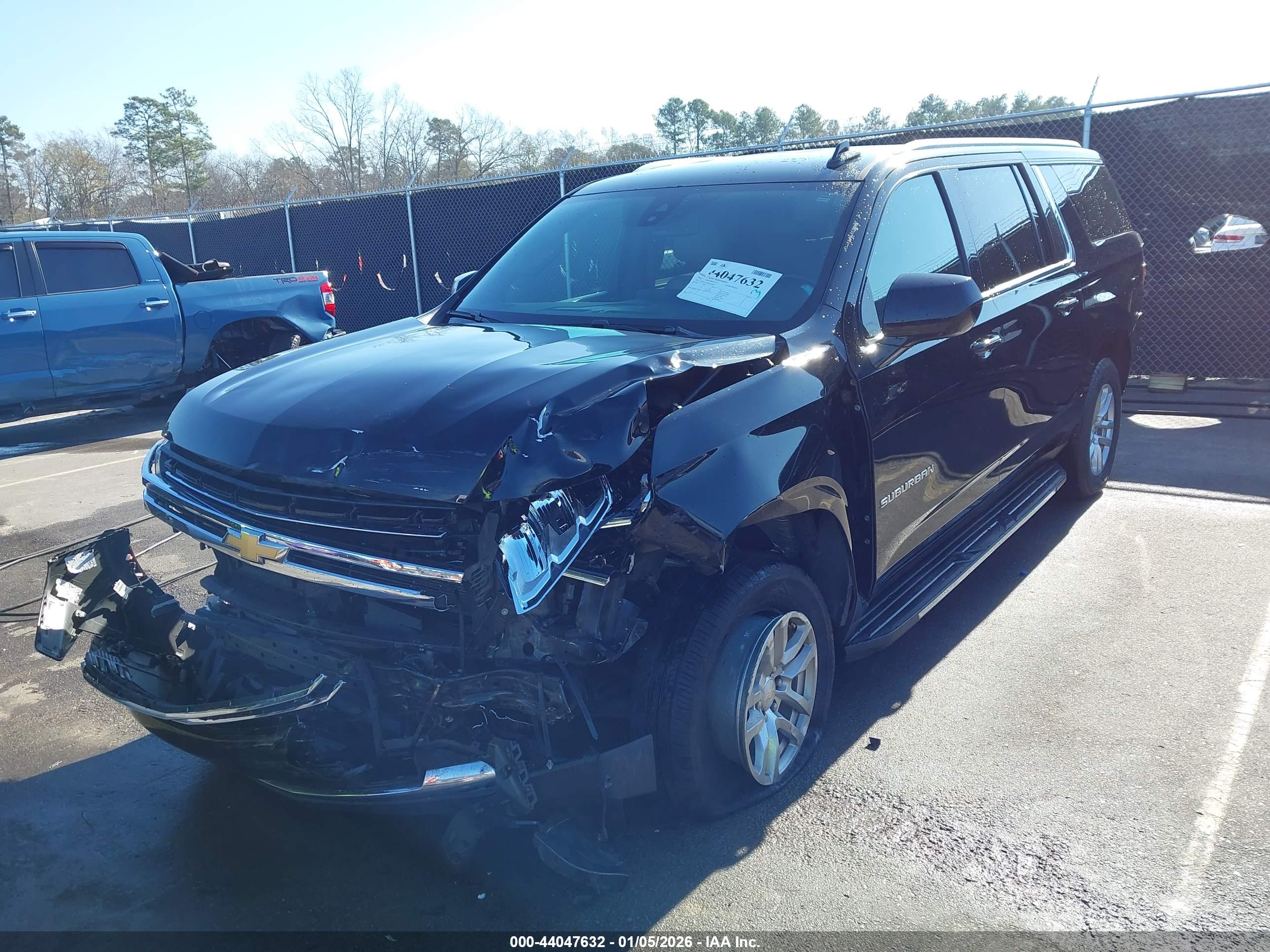 CHEVROLET SUBURBAN image 2