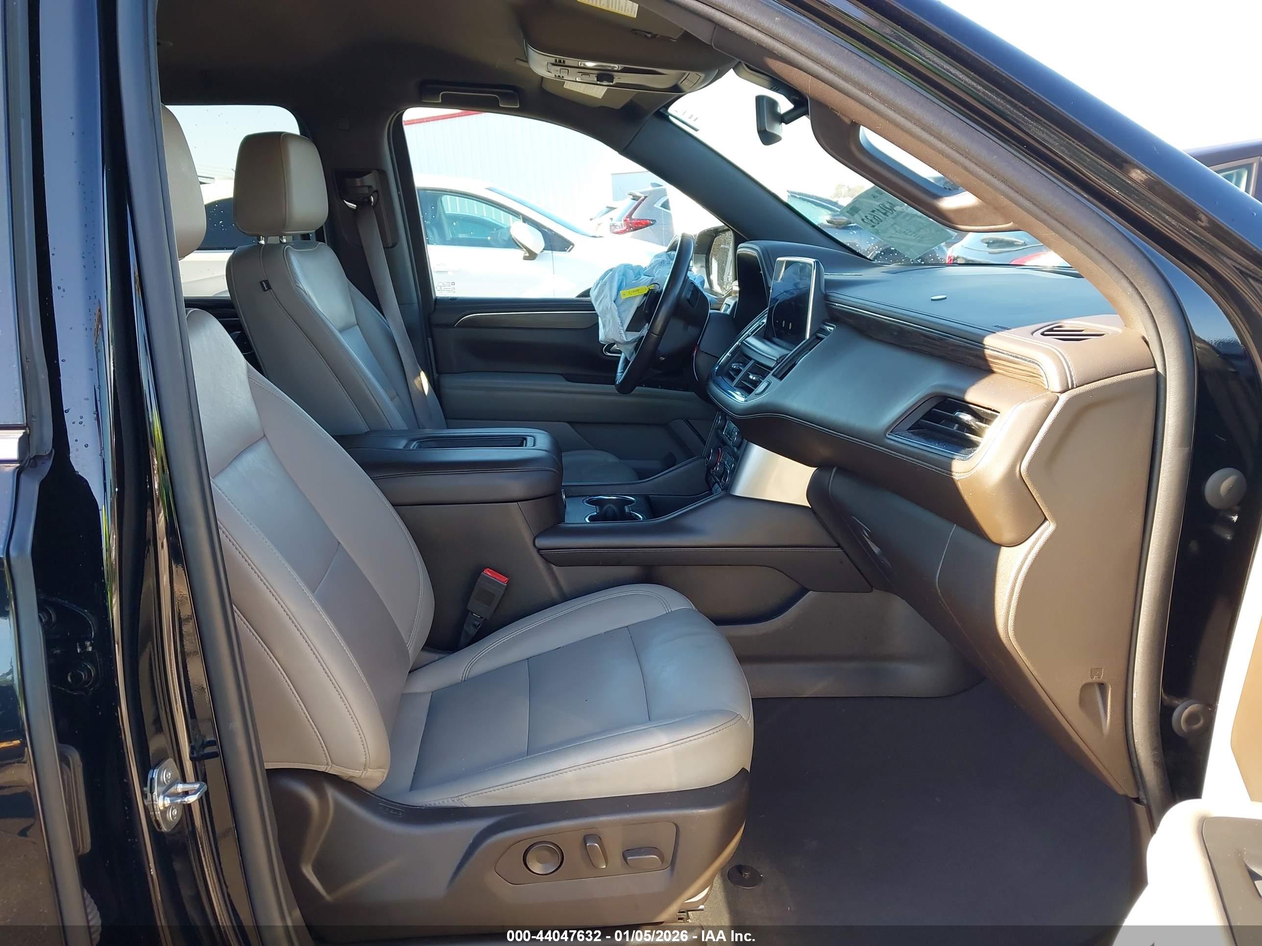 CHEVROLET SUBURBAN image 5