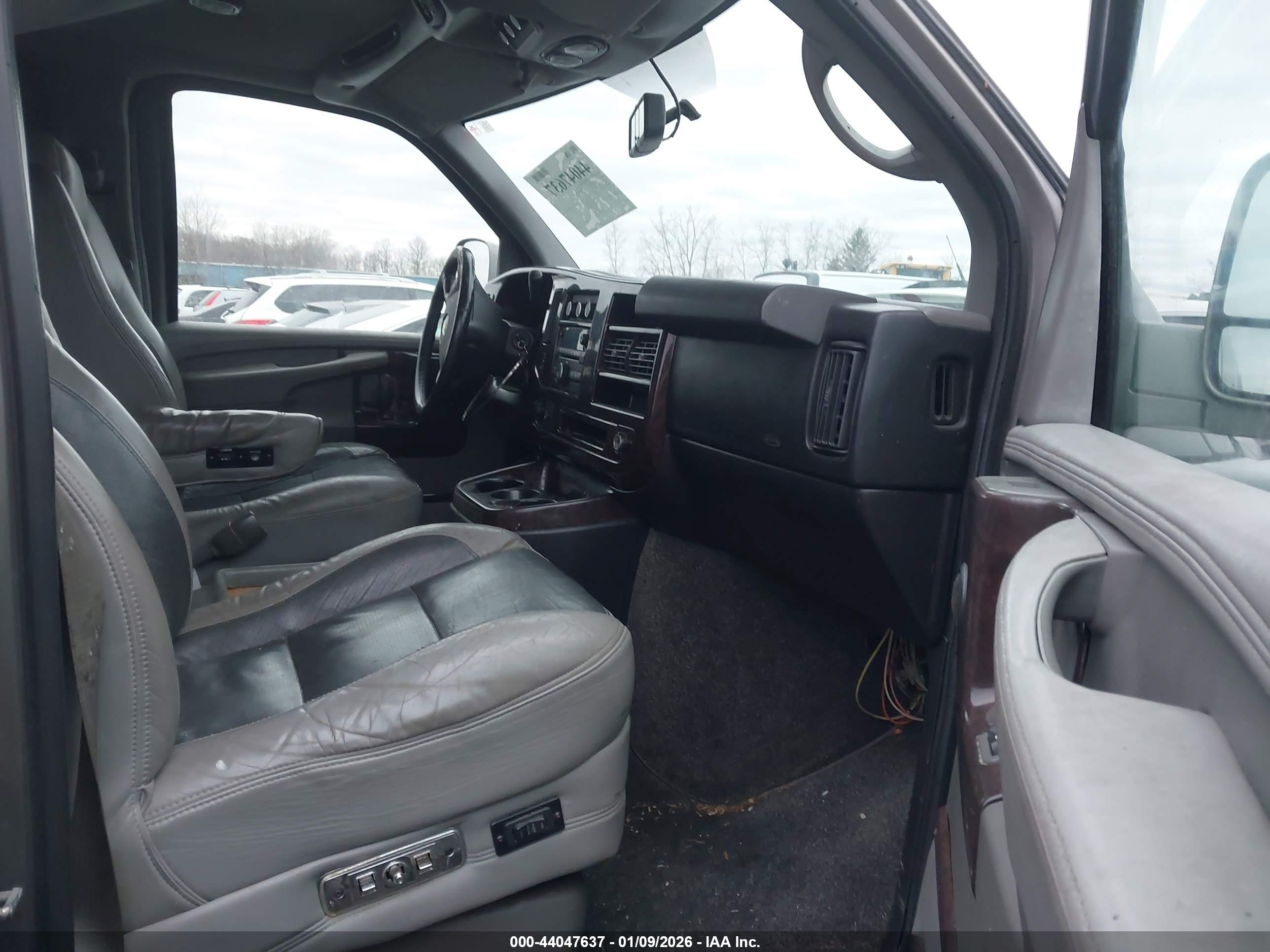 CHEVROLET EXPRESS image 5