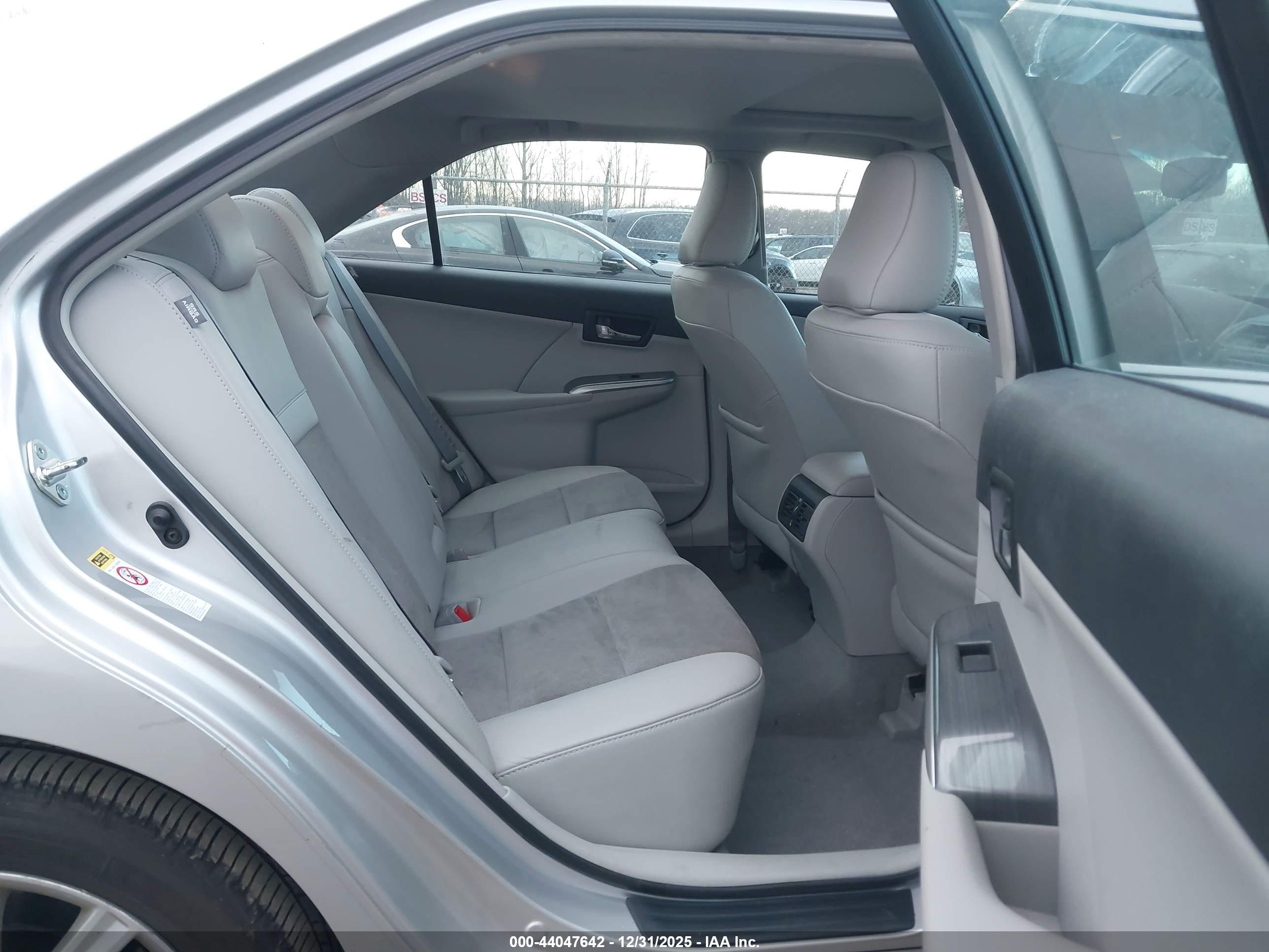 TOYOTA CAMRY image 8