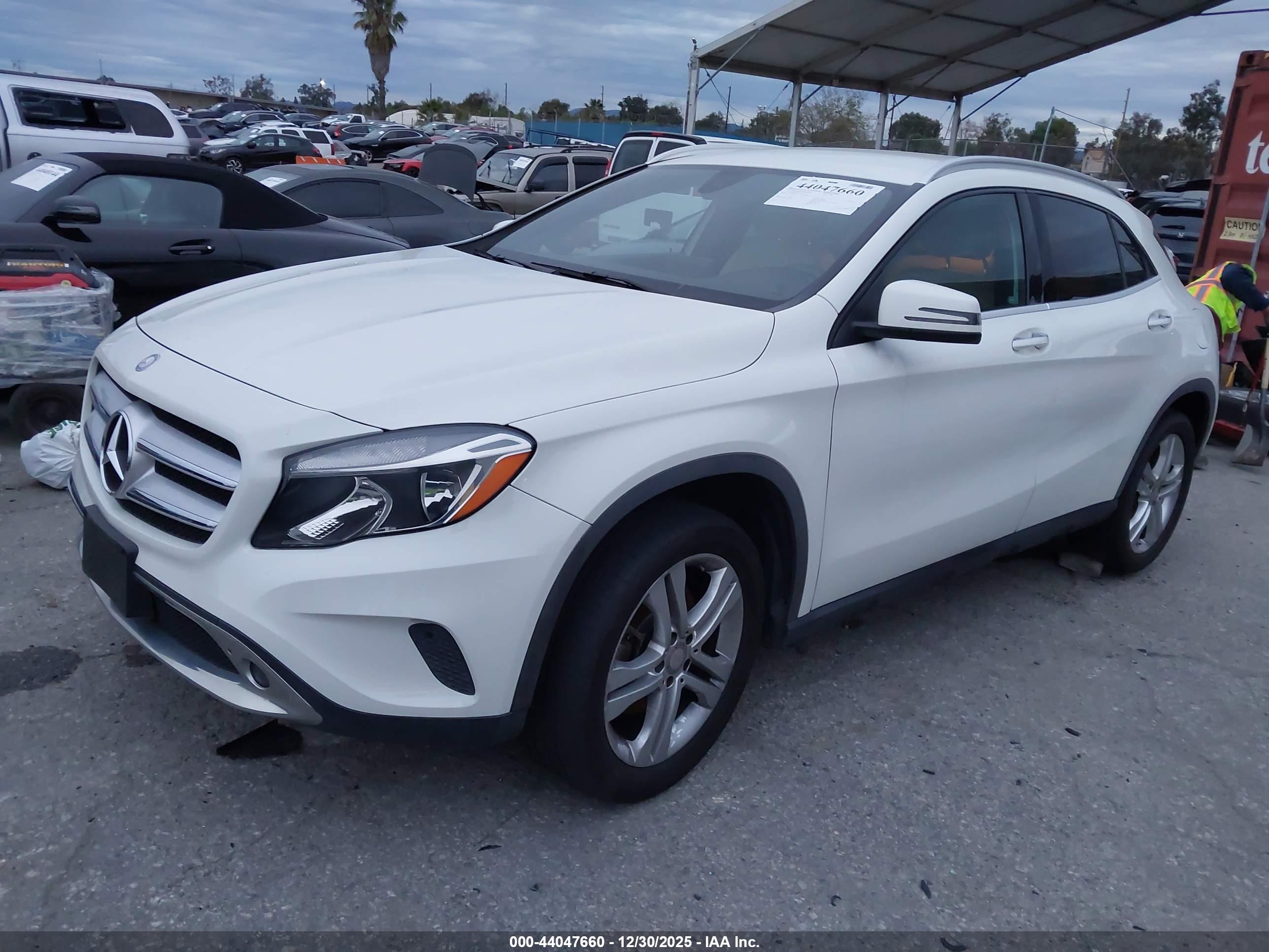 MERCEDES-BENZ GLA image 2