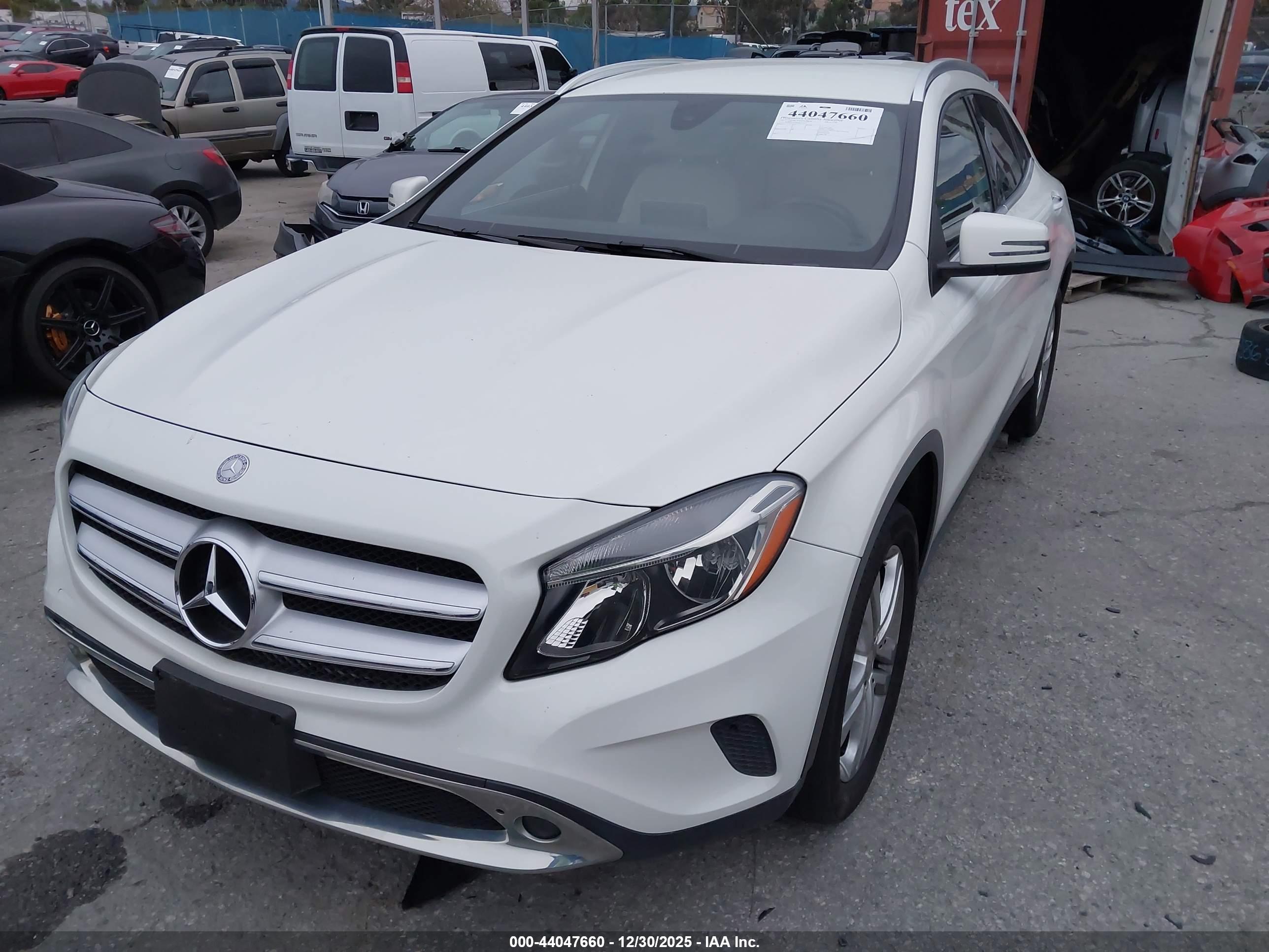 MERCEDES-BENZ GLA image 6