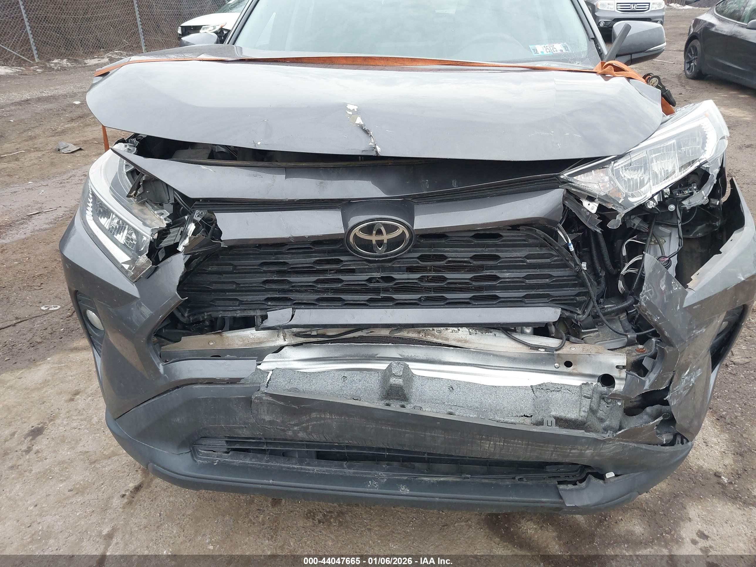 TOYOTA RAV4 image 10