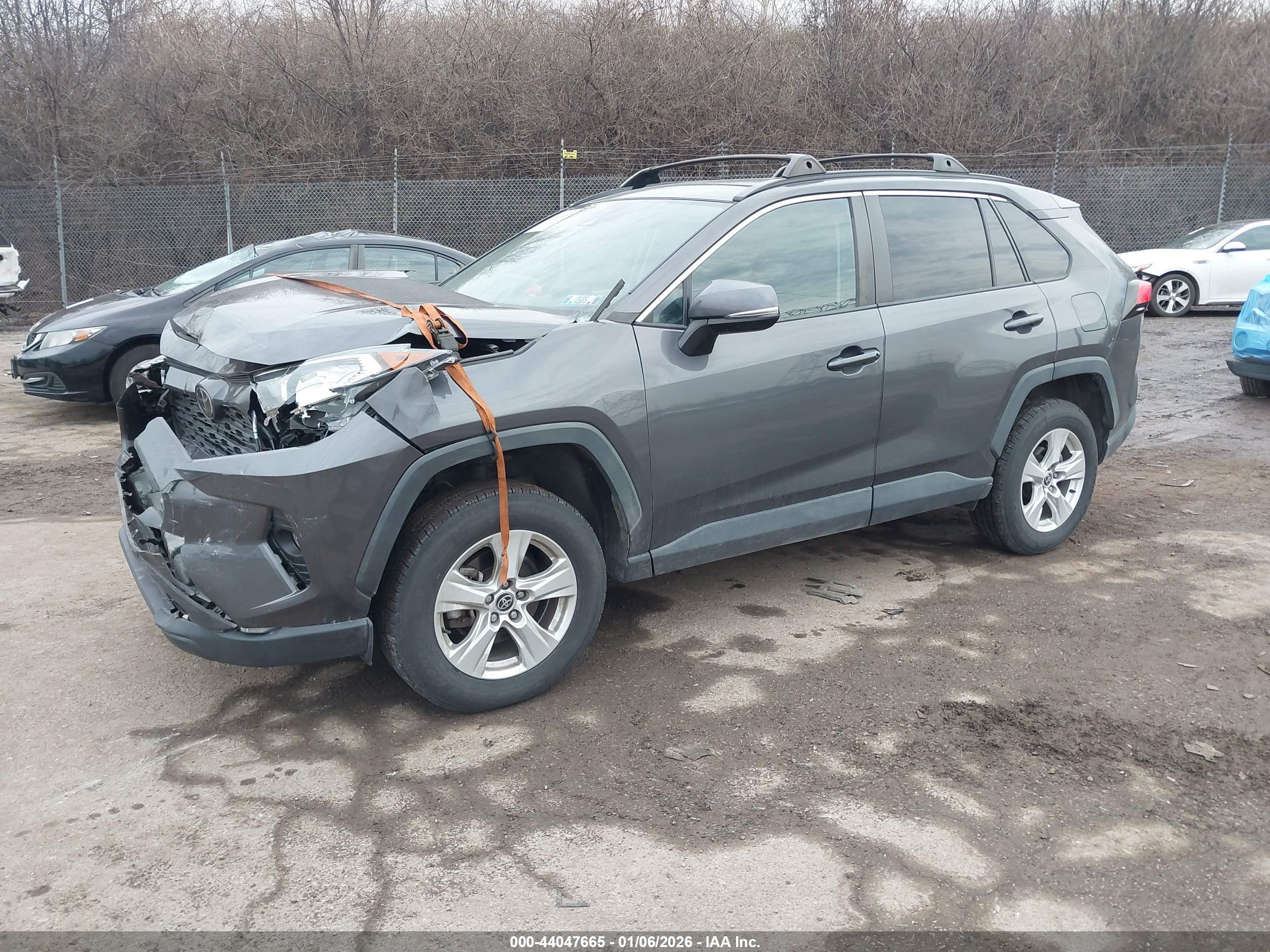 TOYOTA RAV4 image 2