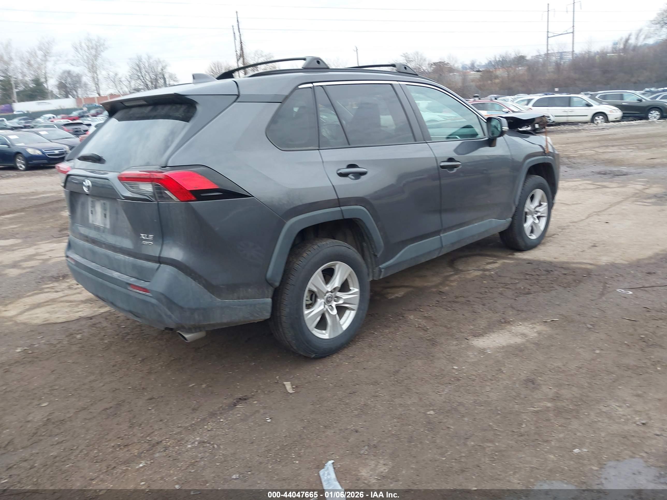 TOYOTA RAV4 image 4