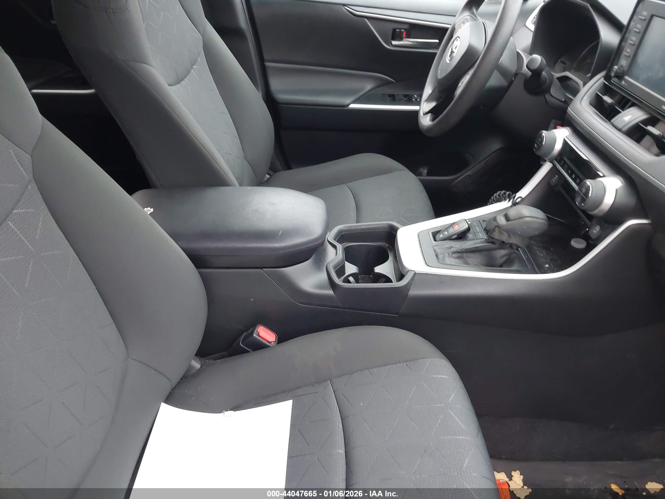 TOYOTA RAV4 image 5