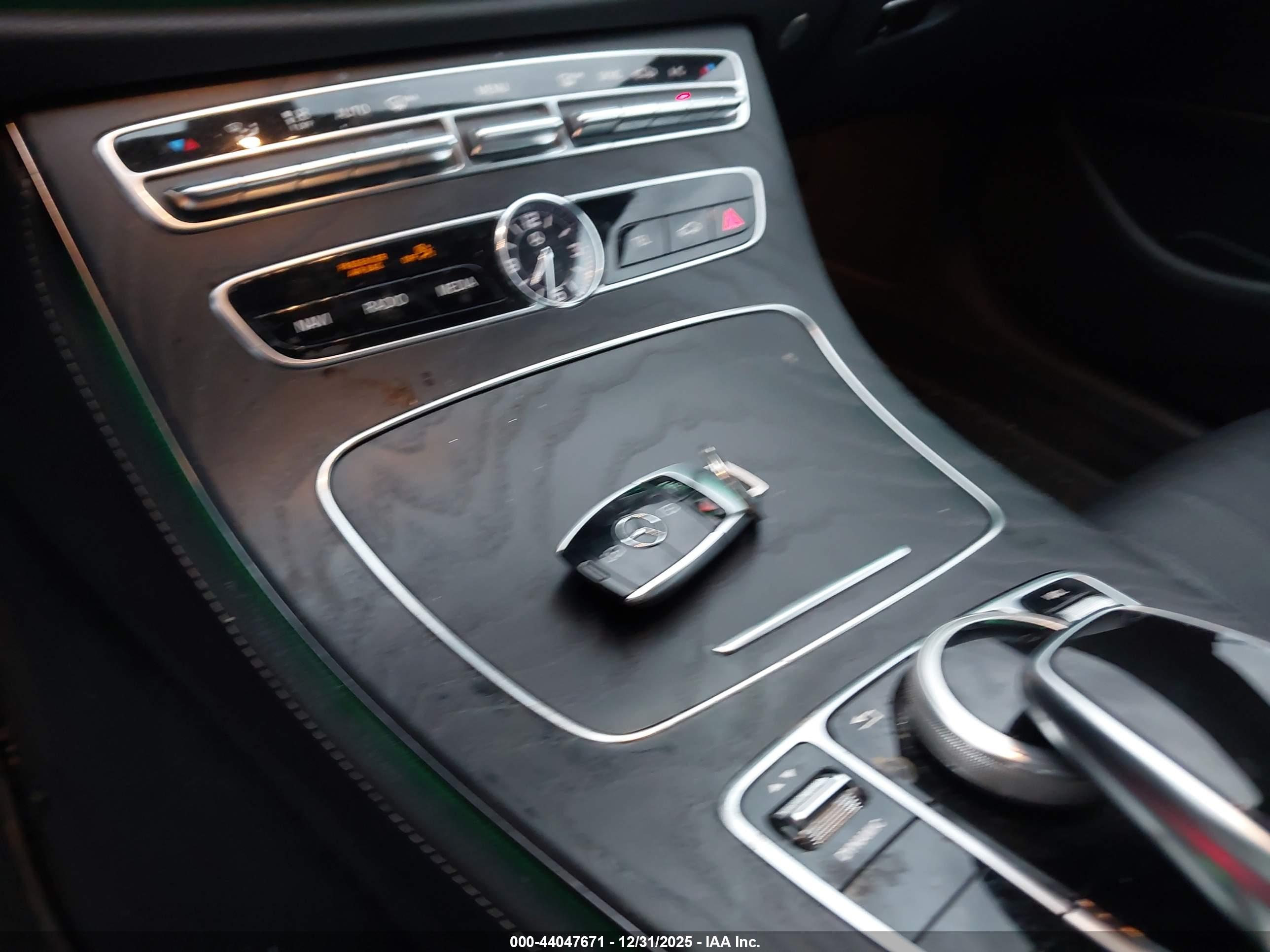 MERCEDES-BENZ E image 11
