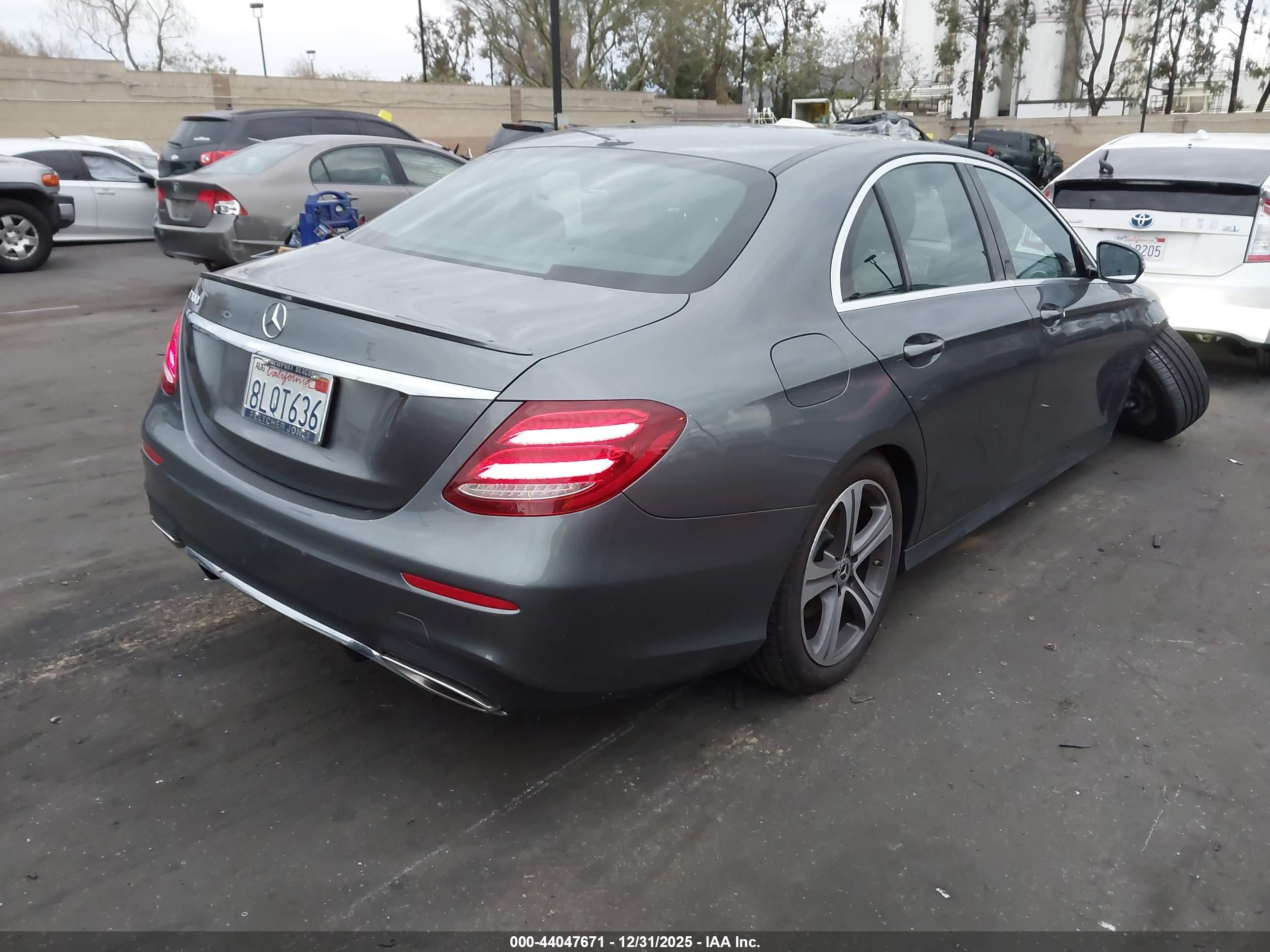 MERCEDES-BENZ E image 4