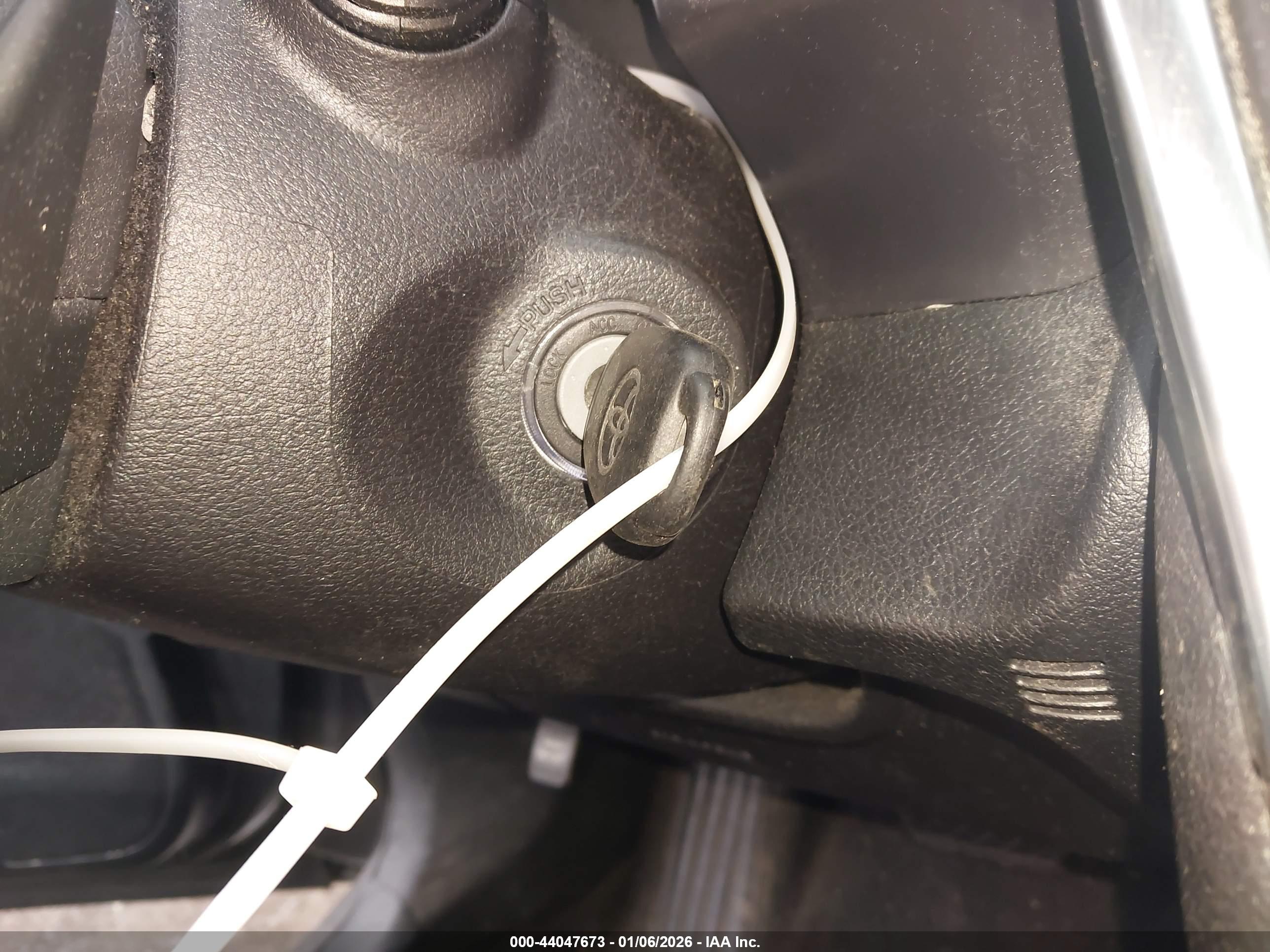 TOYOTA CAMRY image 11