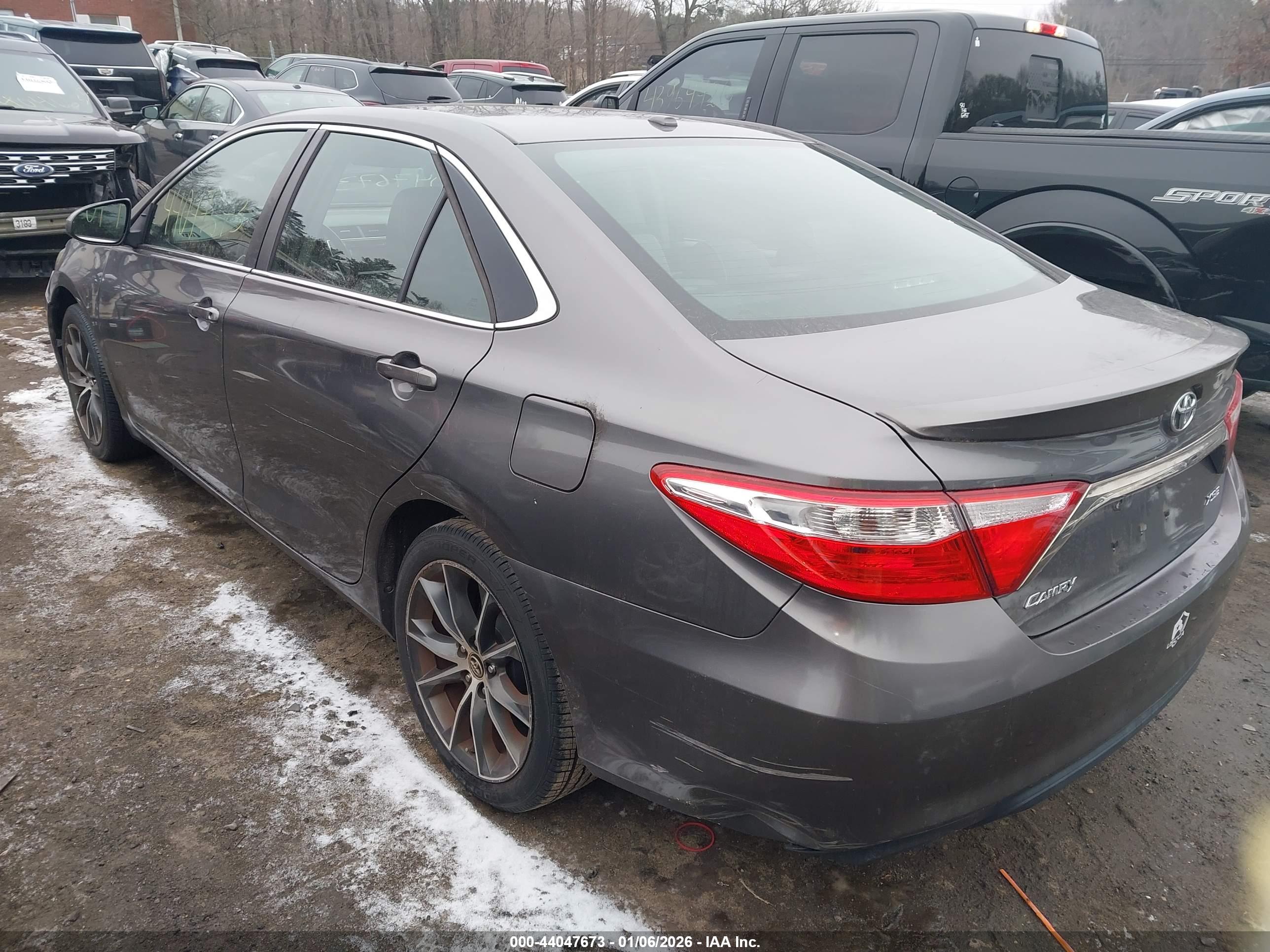TOYOTA CAMRY image 3