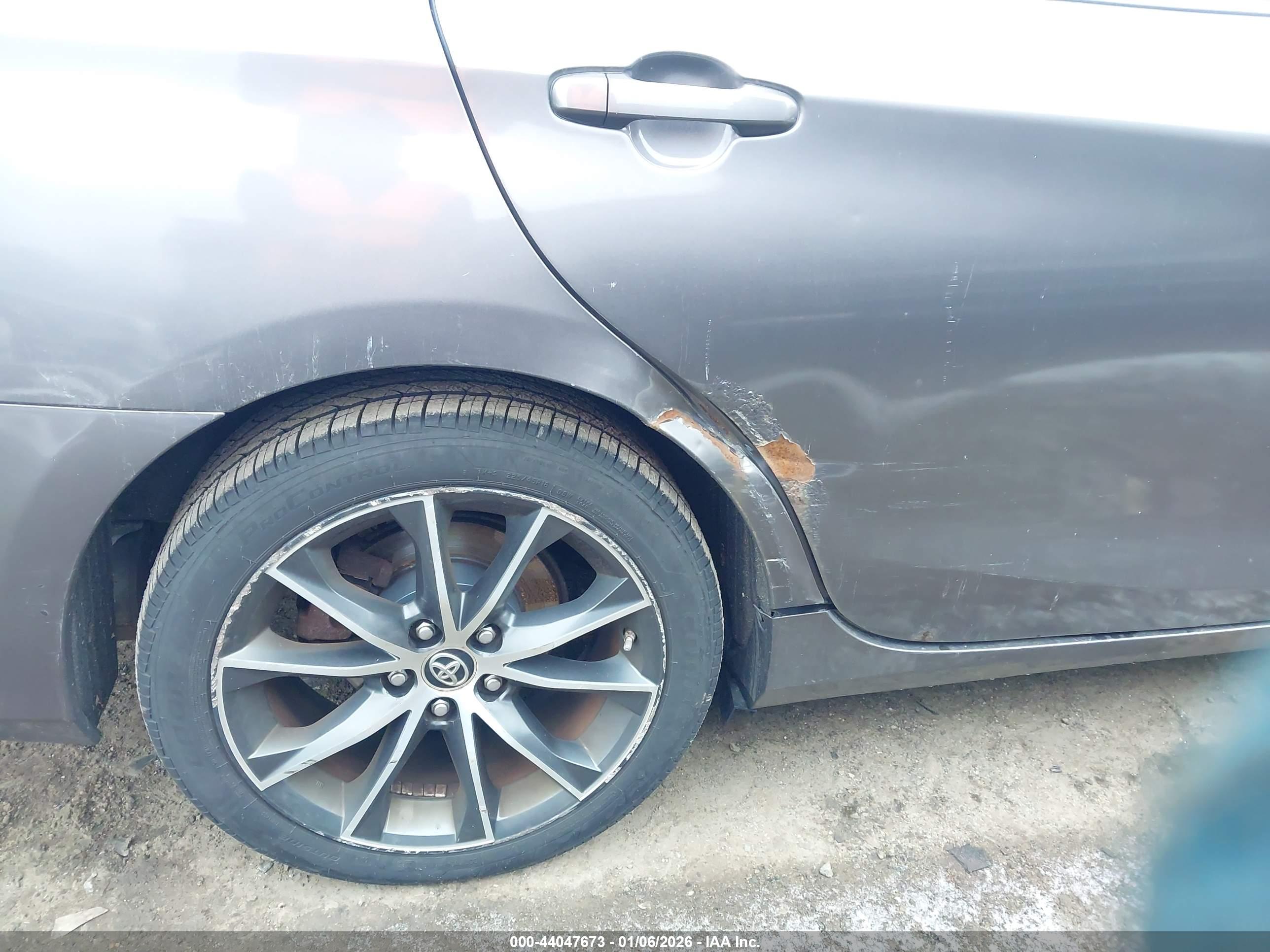 TOYOTA CAMRY image 6