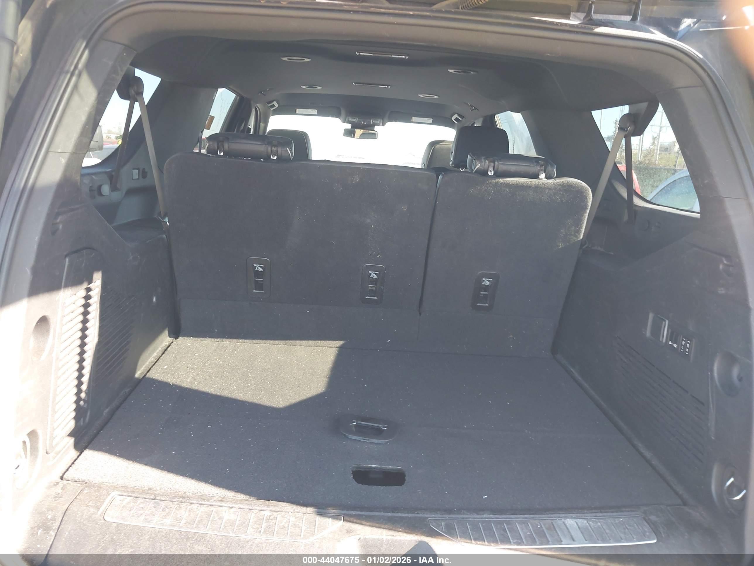CHEVROLET SUBURBAN image 8