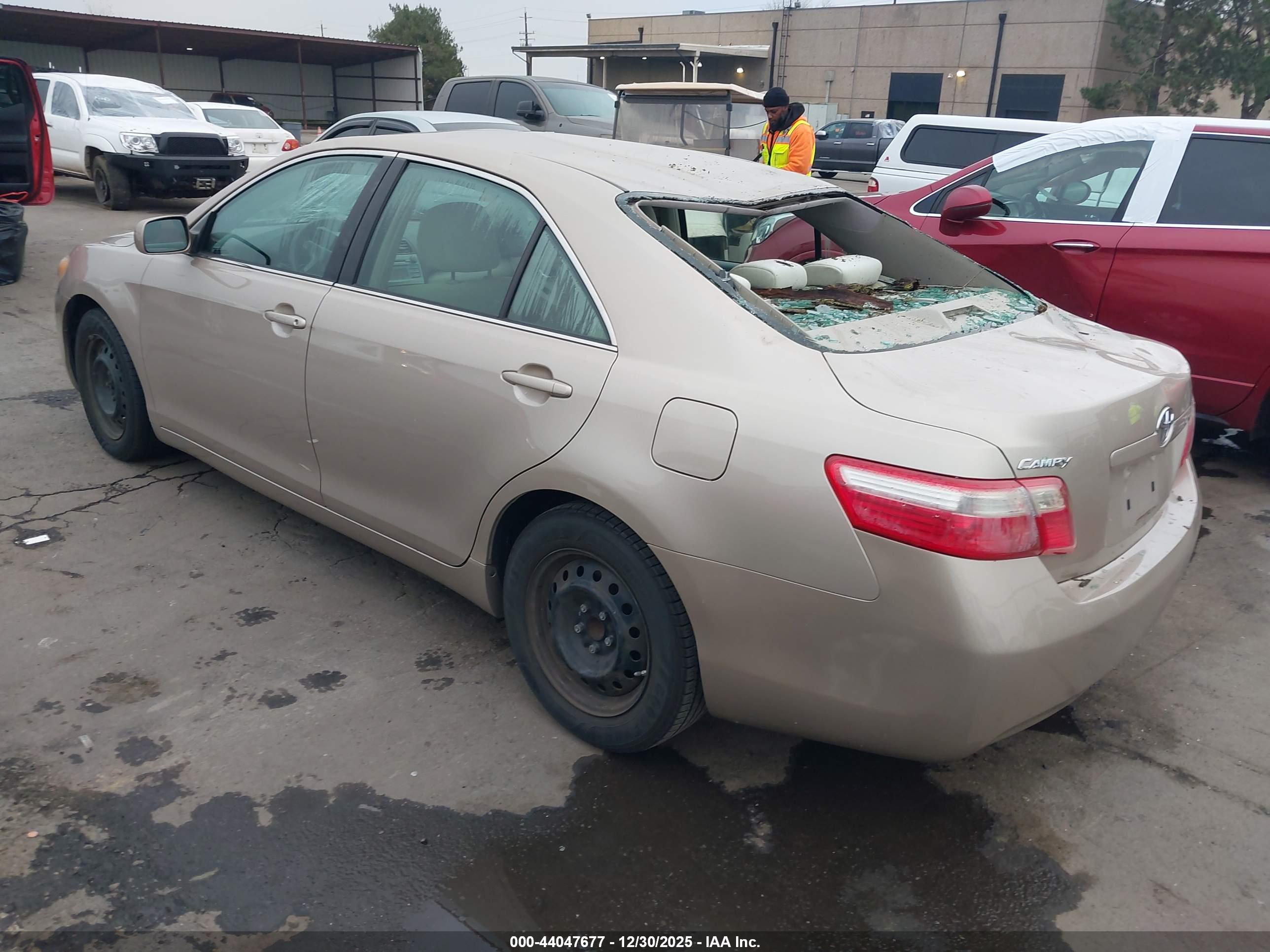 TOYOTA CAMRY image 3
