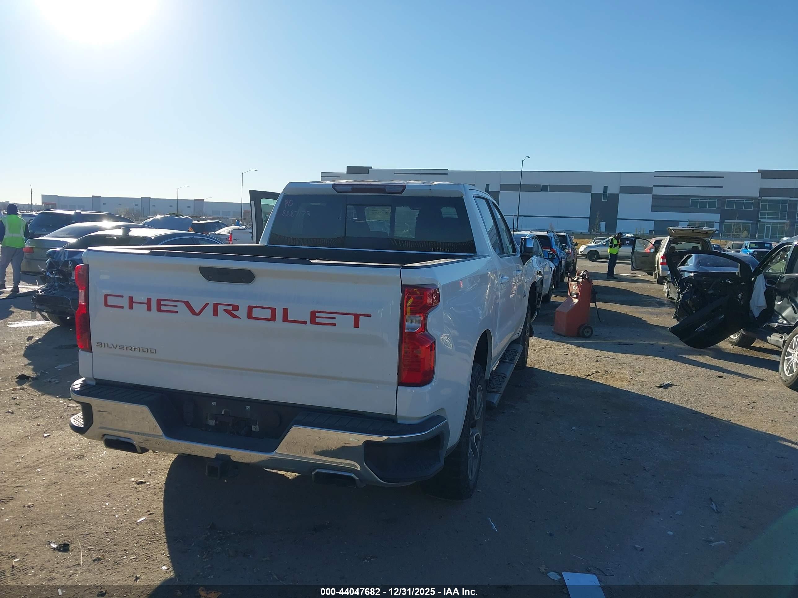 CHEVROLET SILVERADO image 4