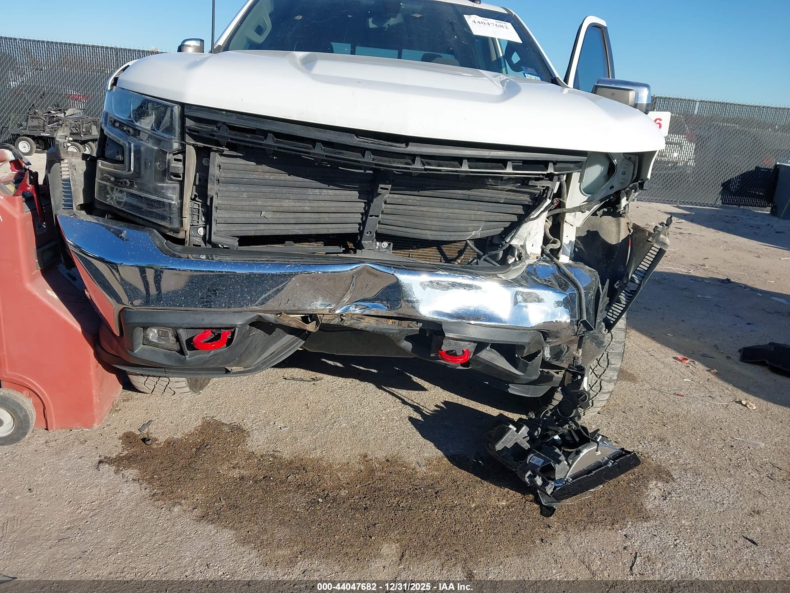 CHEVROLET SILVERADO image 6