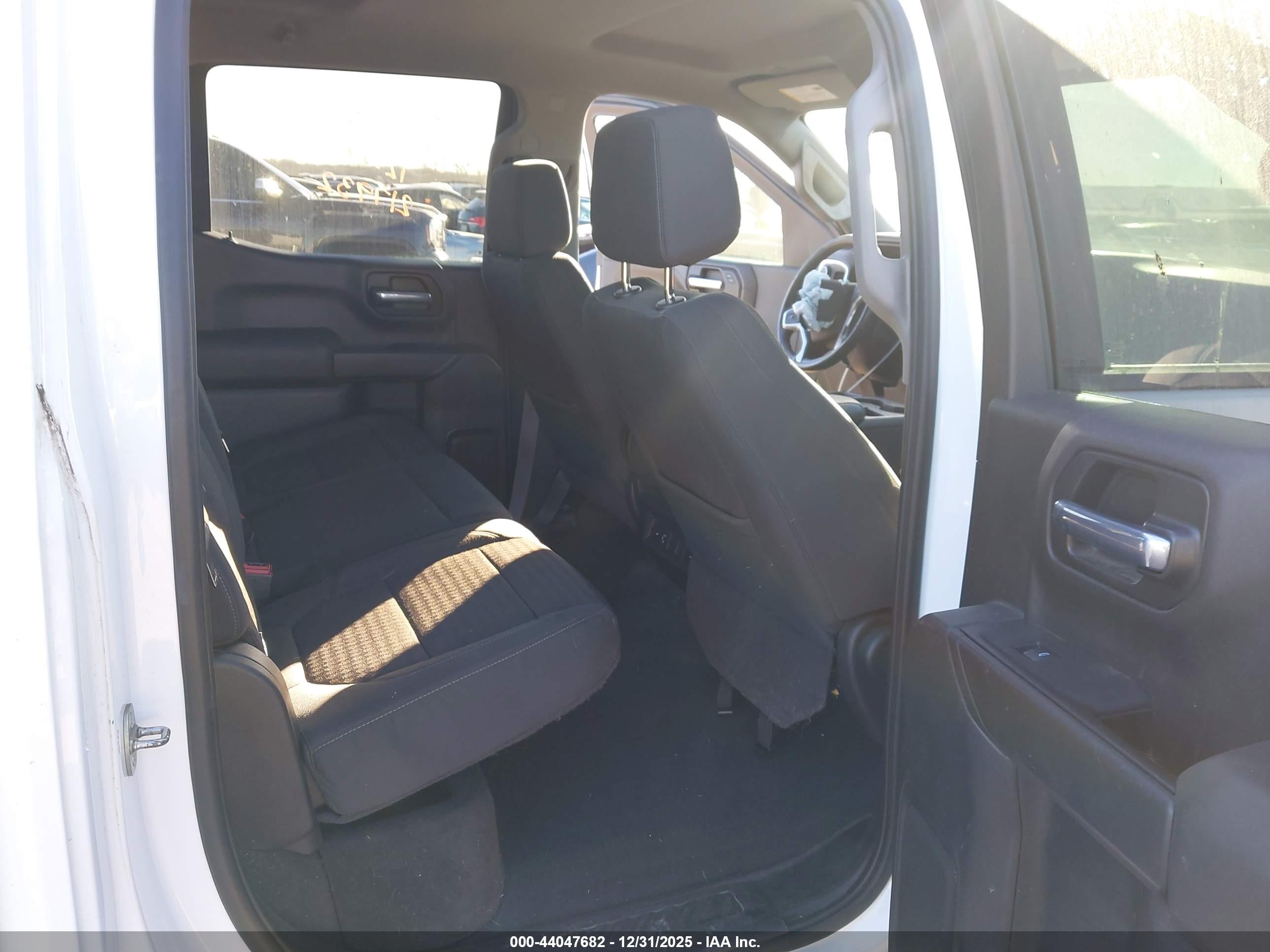 CHEVROLET SILVERADO image 8