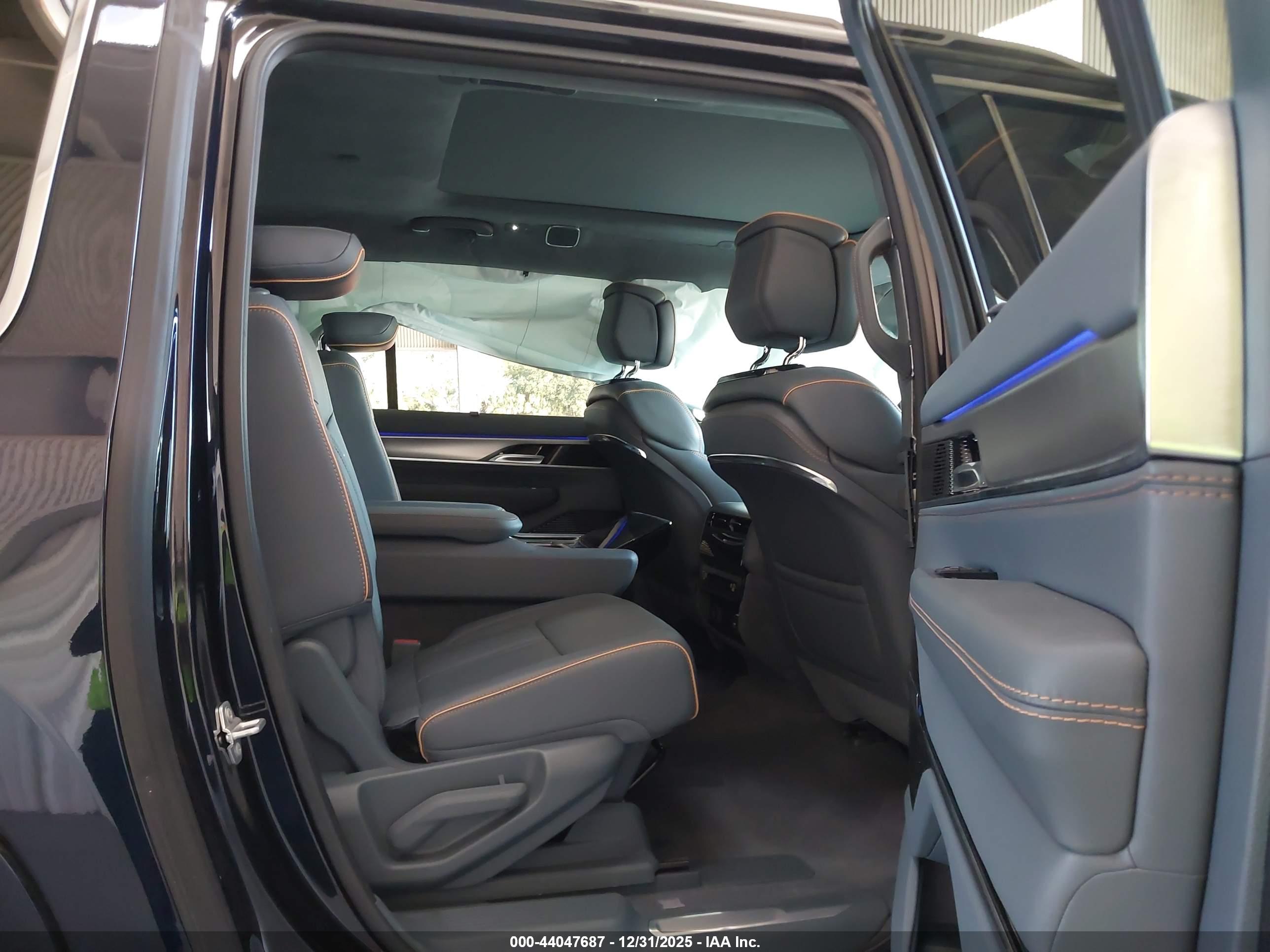 JEEP GRAND image 8