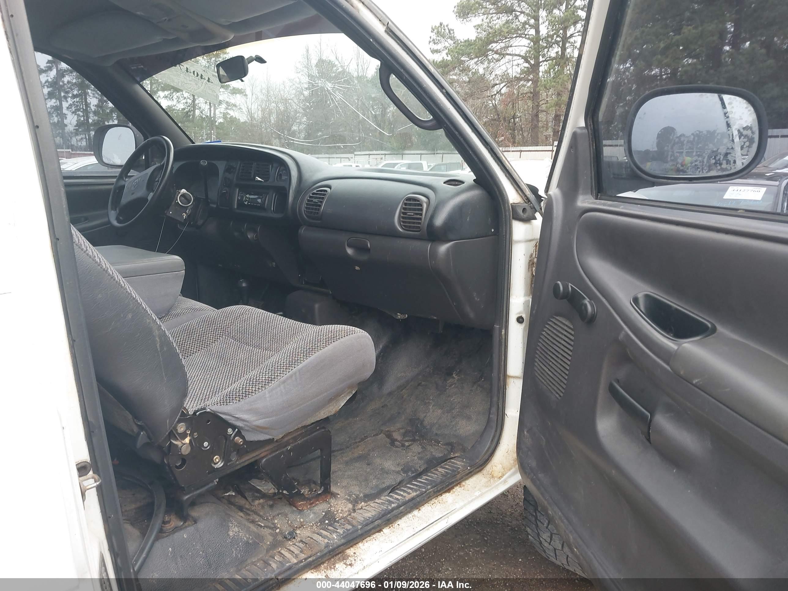 DODGE RAM image 5