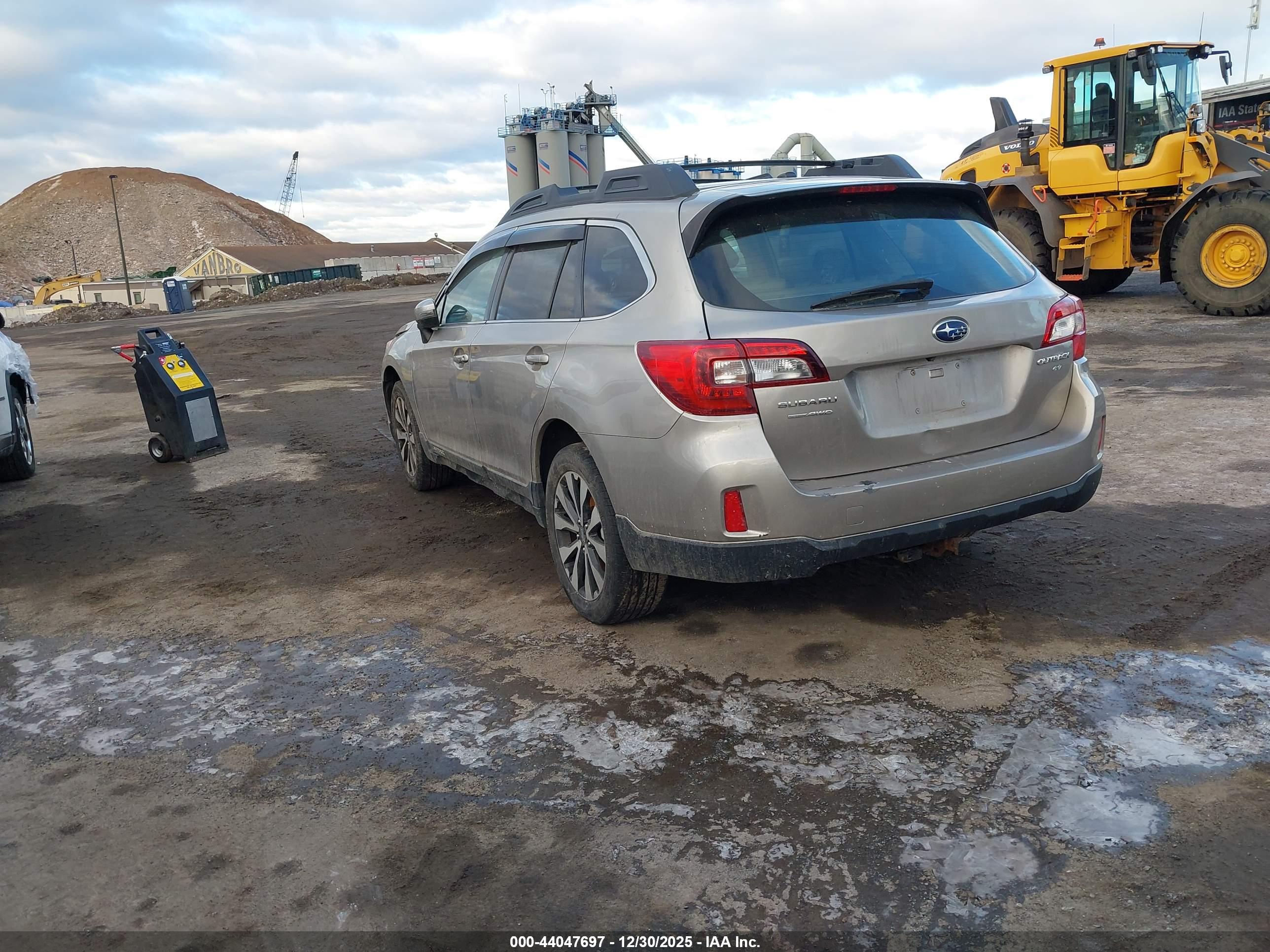 SUBARU OUTBACK image 3