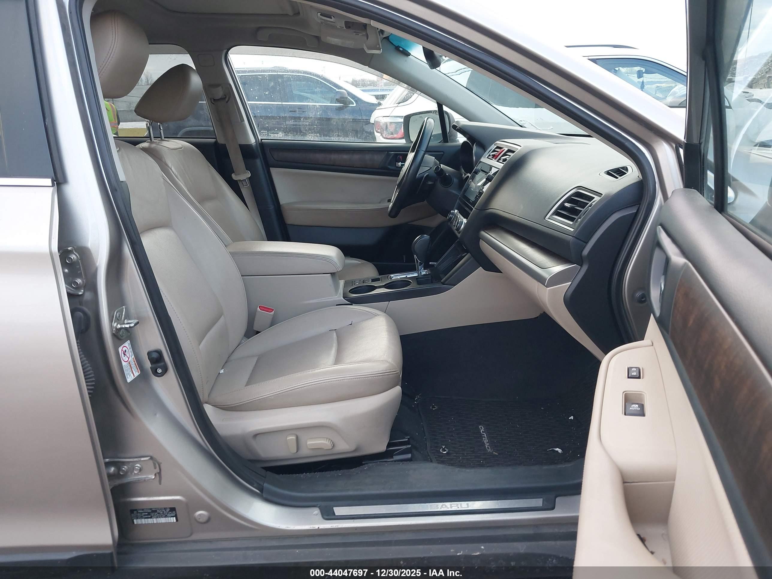 SUBARU OUTBACK image 5