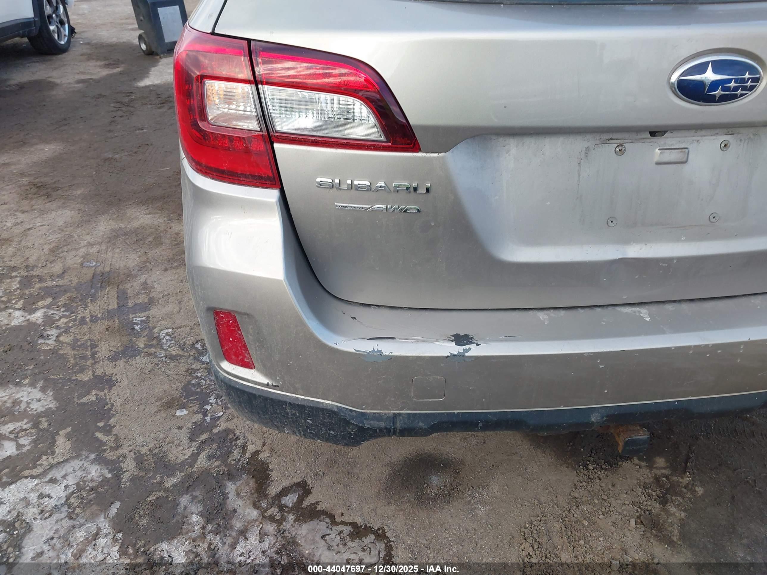 SUBARU OUTBACK image 6