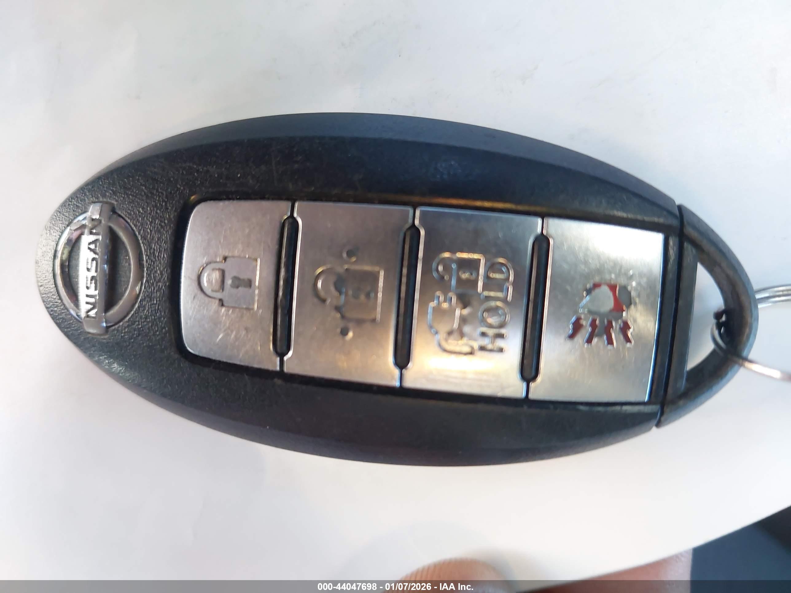 NISSAN LEAF image 11