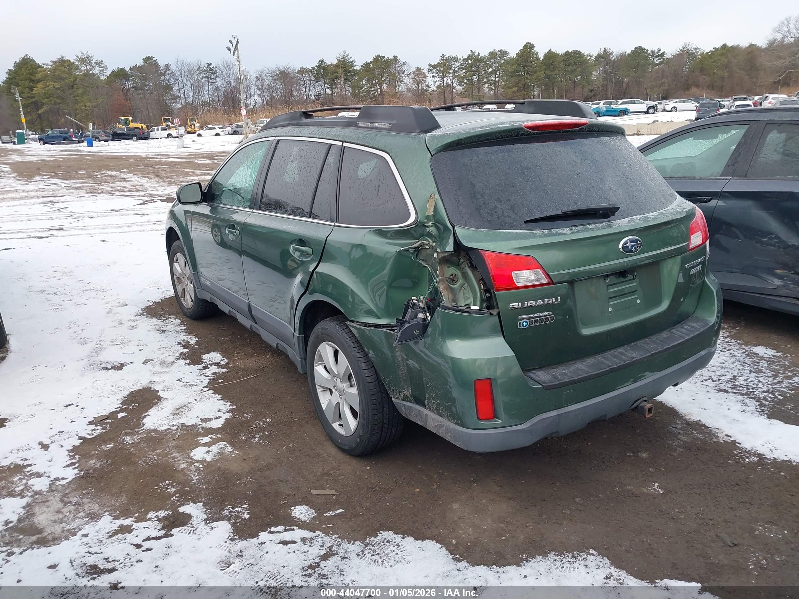 SUBARU OUTBACK image 3
